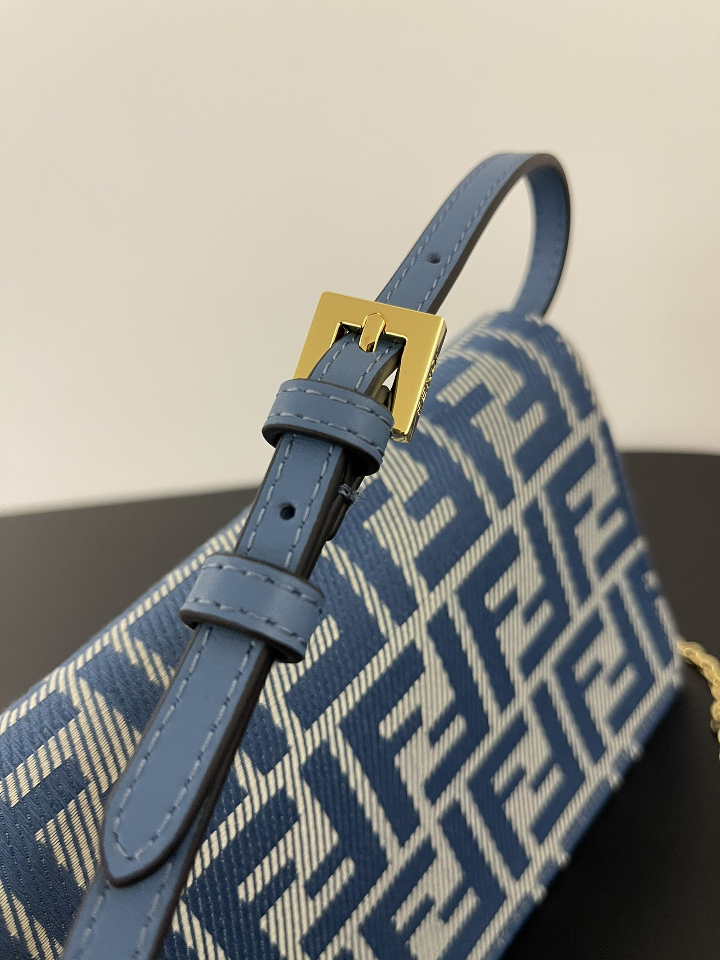 F**di baguette Blue denim effect FF jacquard bag 15x6x27 cm