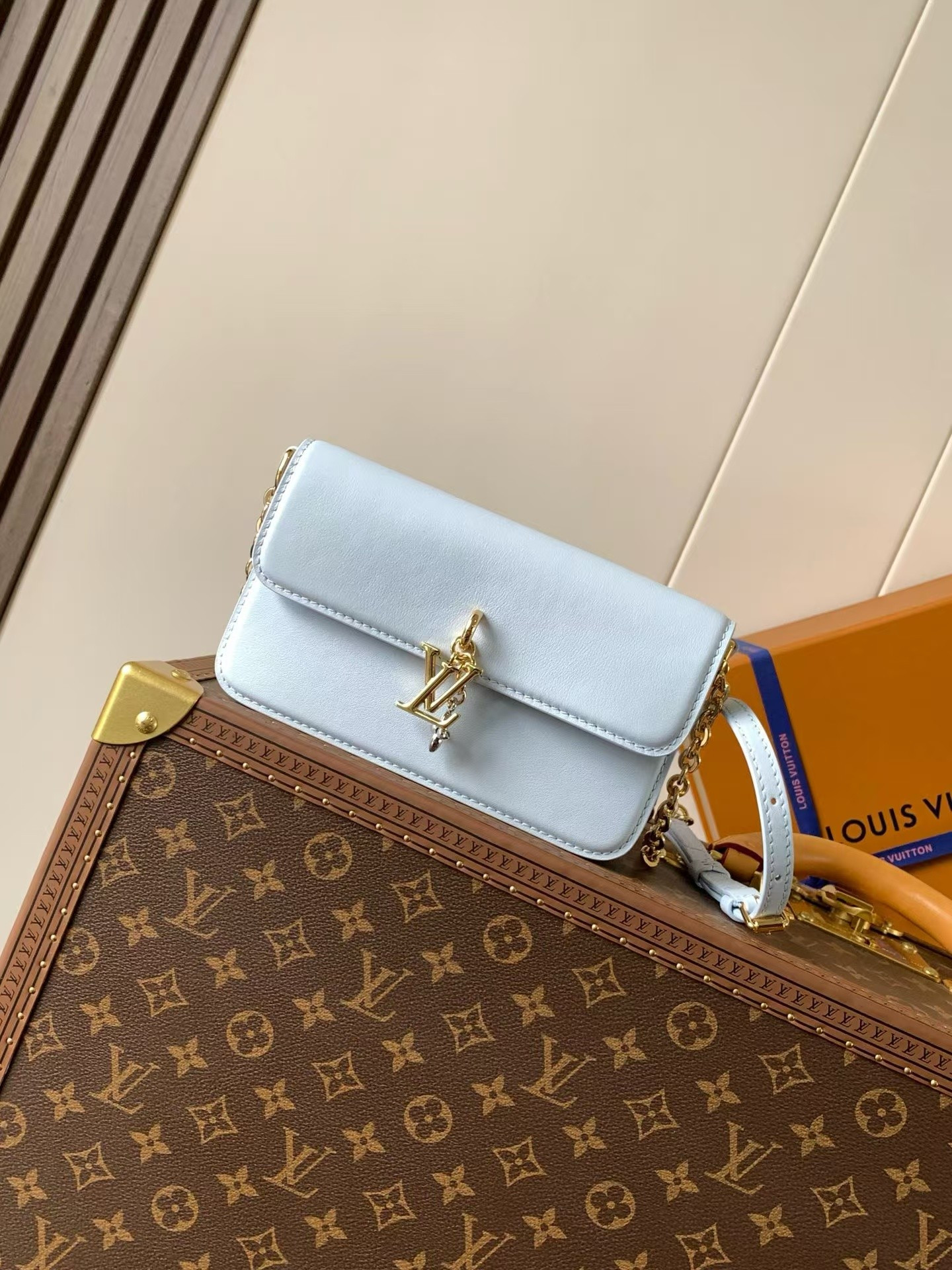 LV Wallet On Chain LV Bloom M14547 20x11.5x4cm