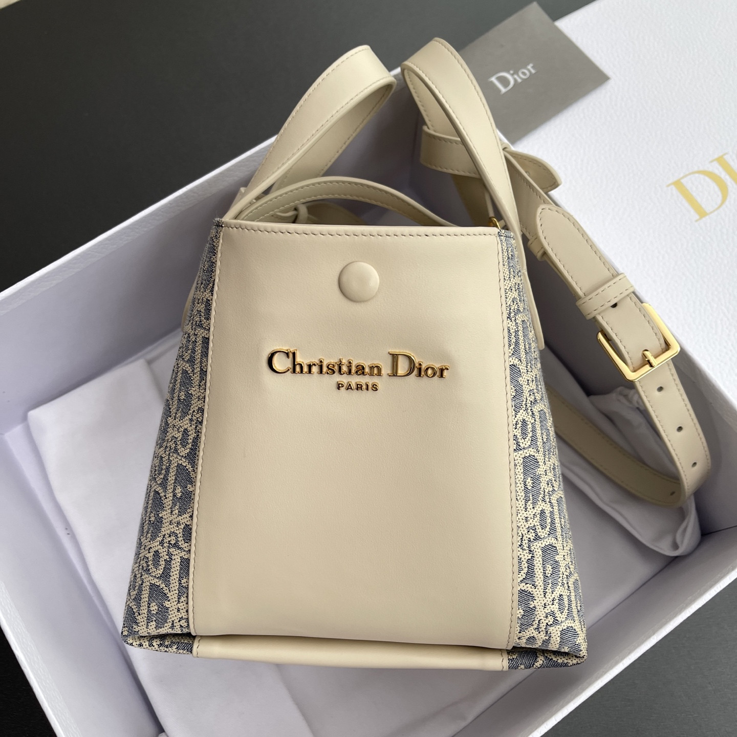 D*0r Small Signature Bucket Bag 21x19x11cm