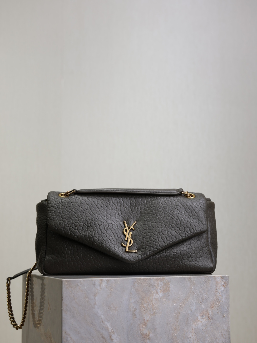 Y*L CALYPSO medium in grained lambskin 800916 30x15x7.5cm