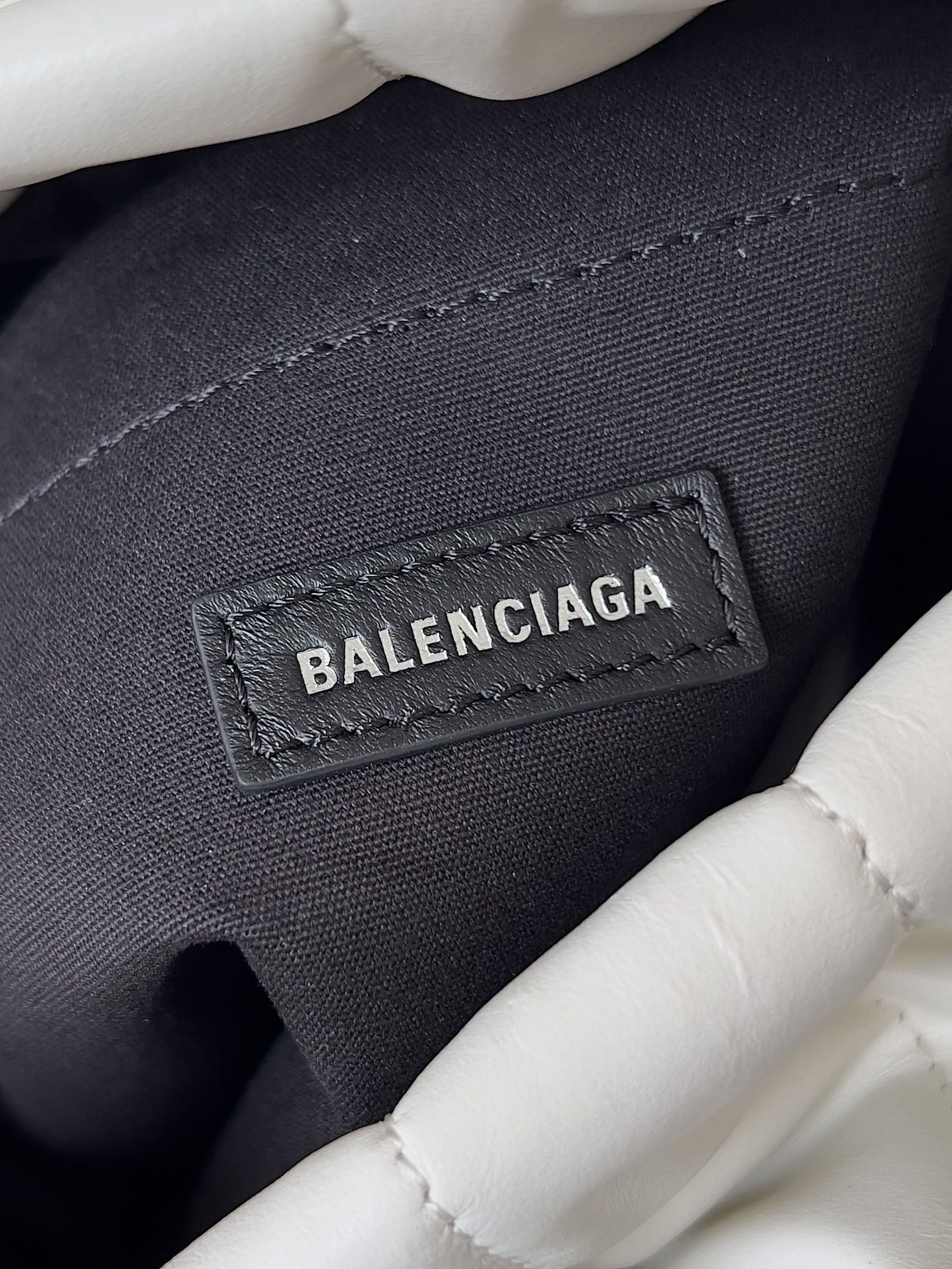 Ba*len*cia*ga Monaco Chain Bag Medium 32.5x22x9.9cm