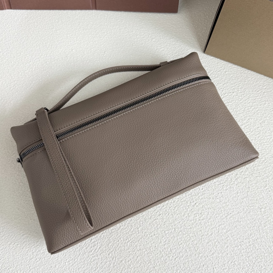 L**o p*ana Extra pouch L29 29x18x5cm