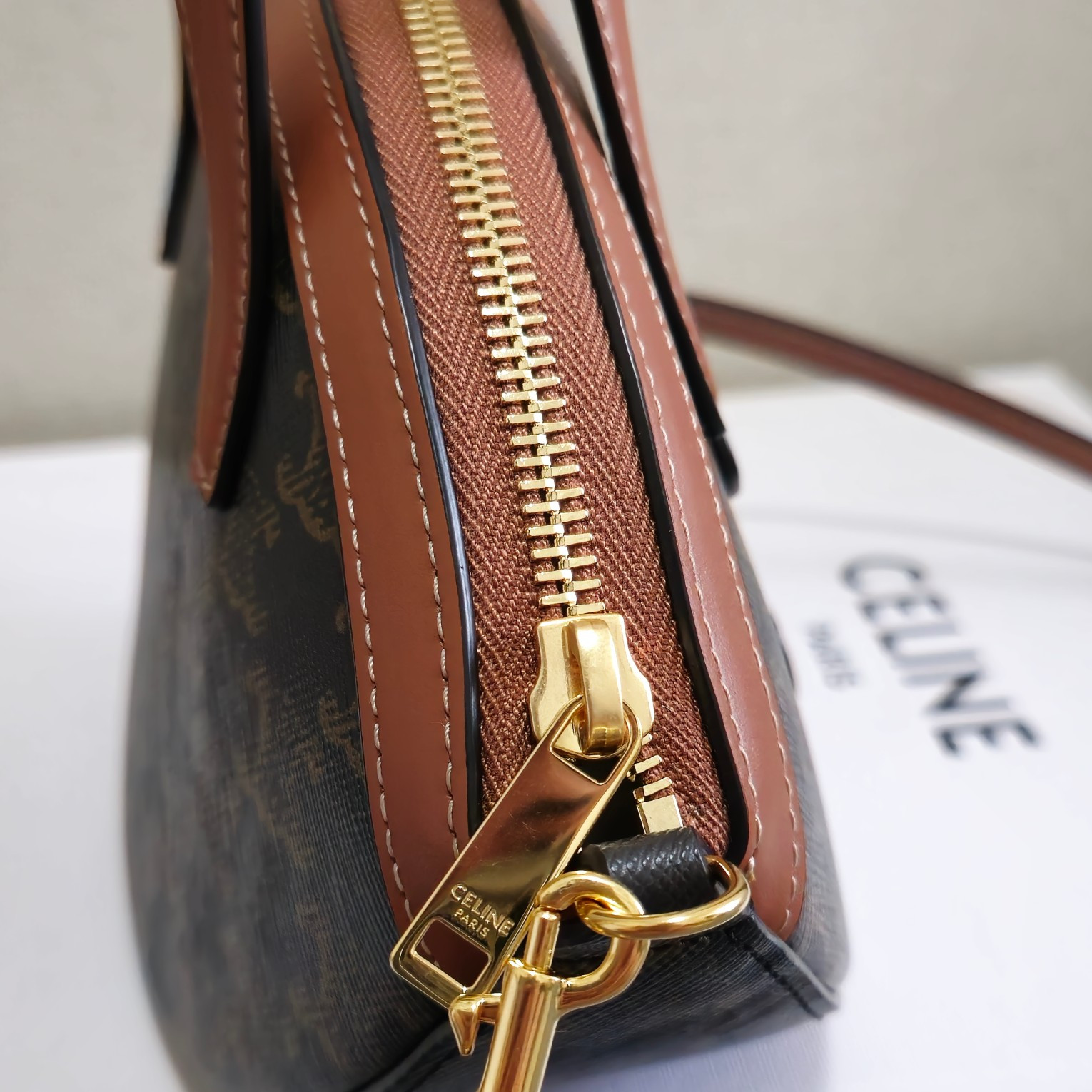 Ce**e oval bag 21x24x5cm