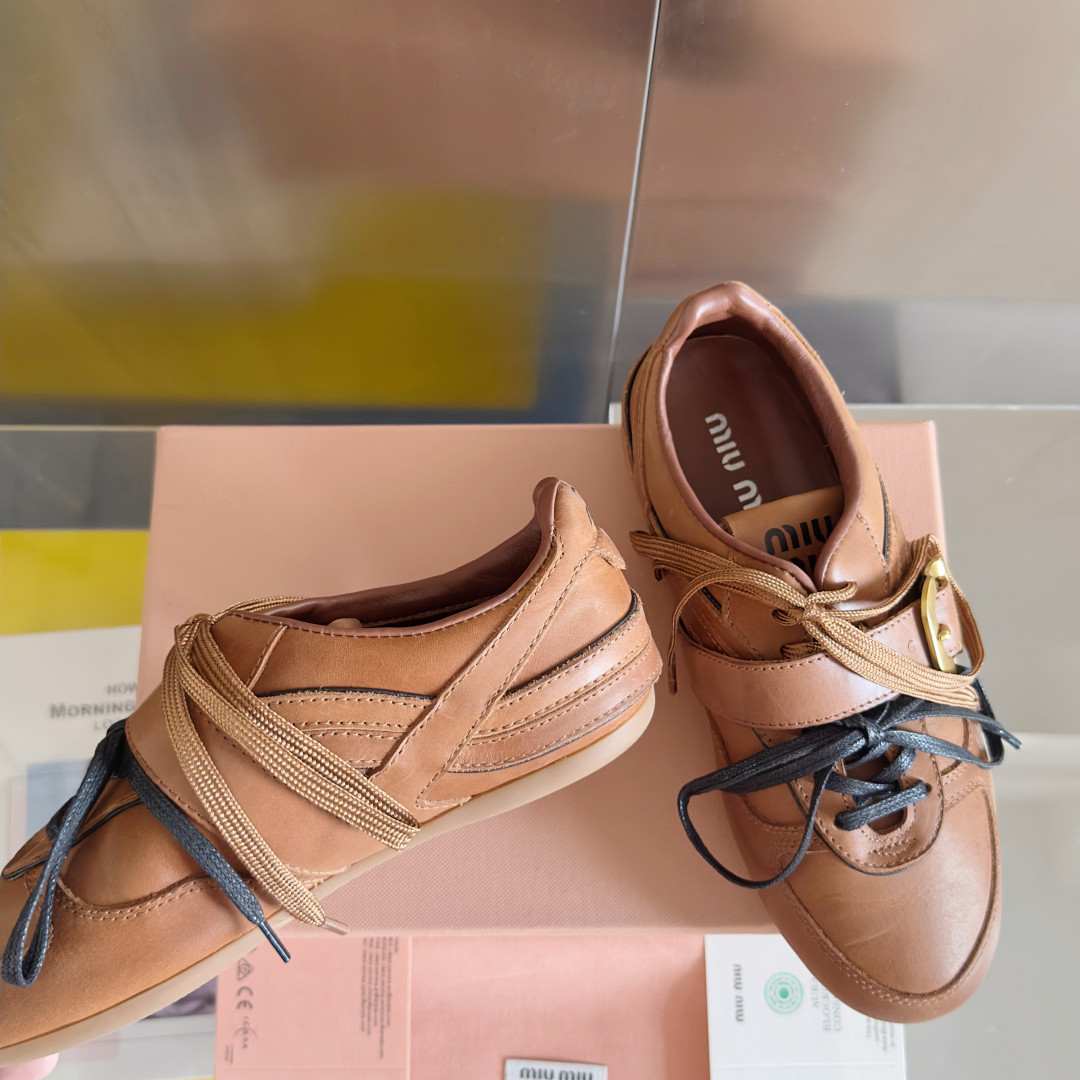 ua M1v M1v leather sneakers with buckle