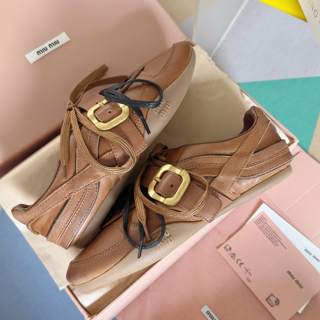 ua M1v M1v leather sneakers with buckle