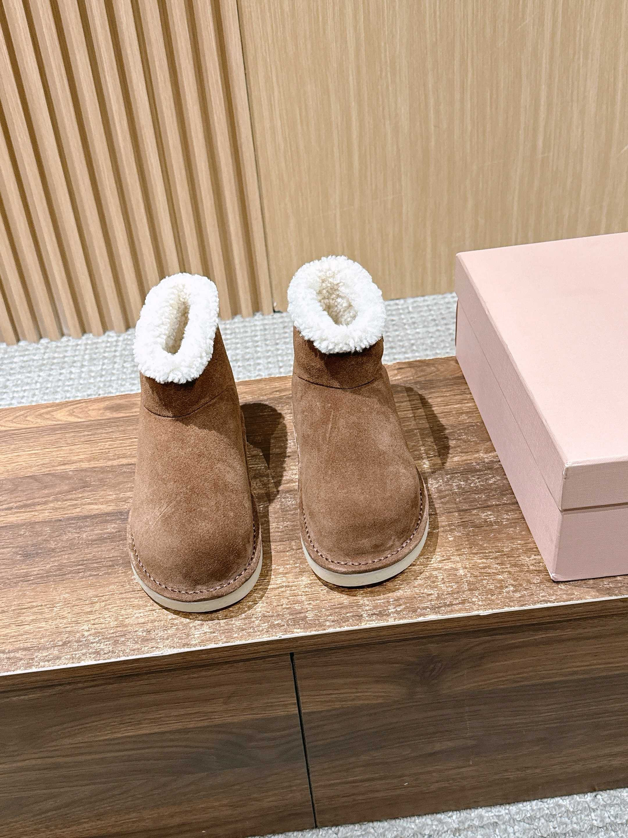 ua M1v M1v suede and shearling booties