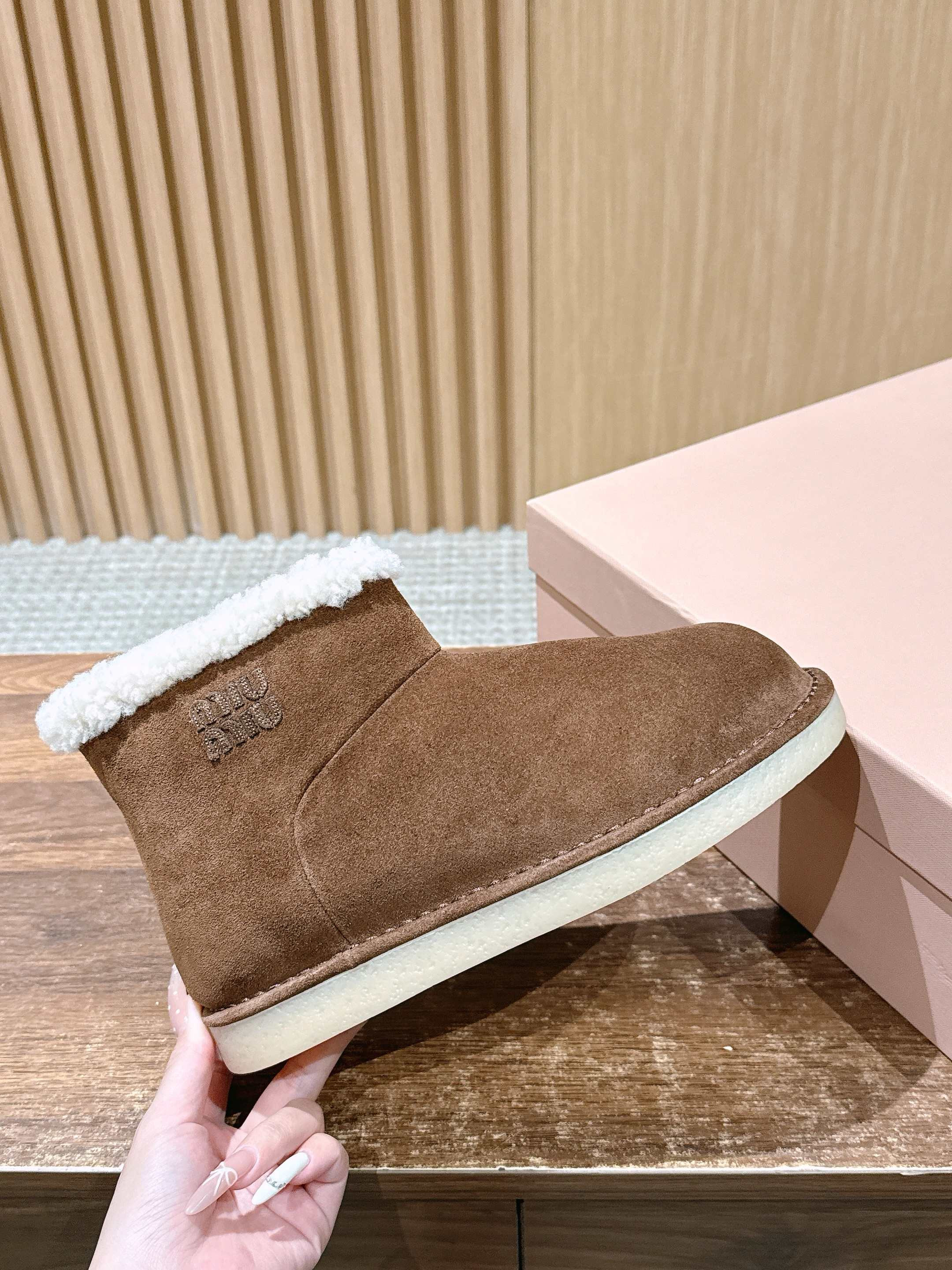 ua M1v M1v suede and shearling booties