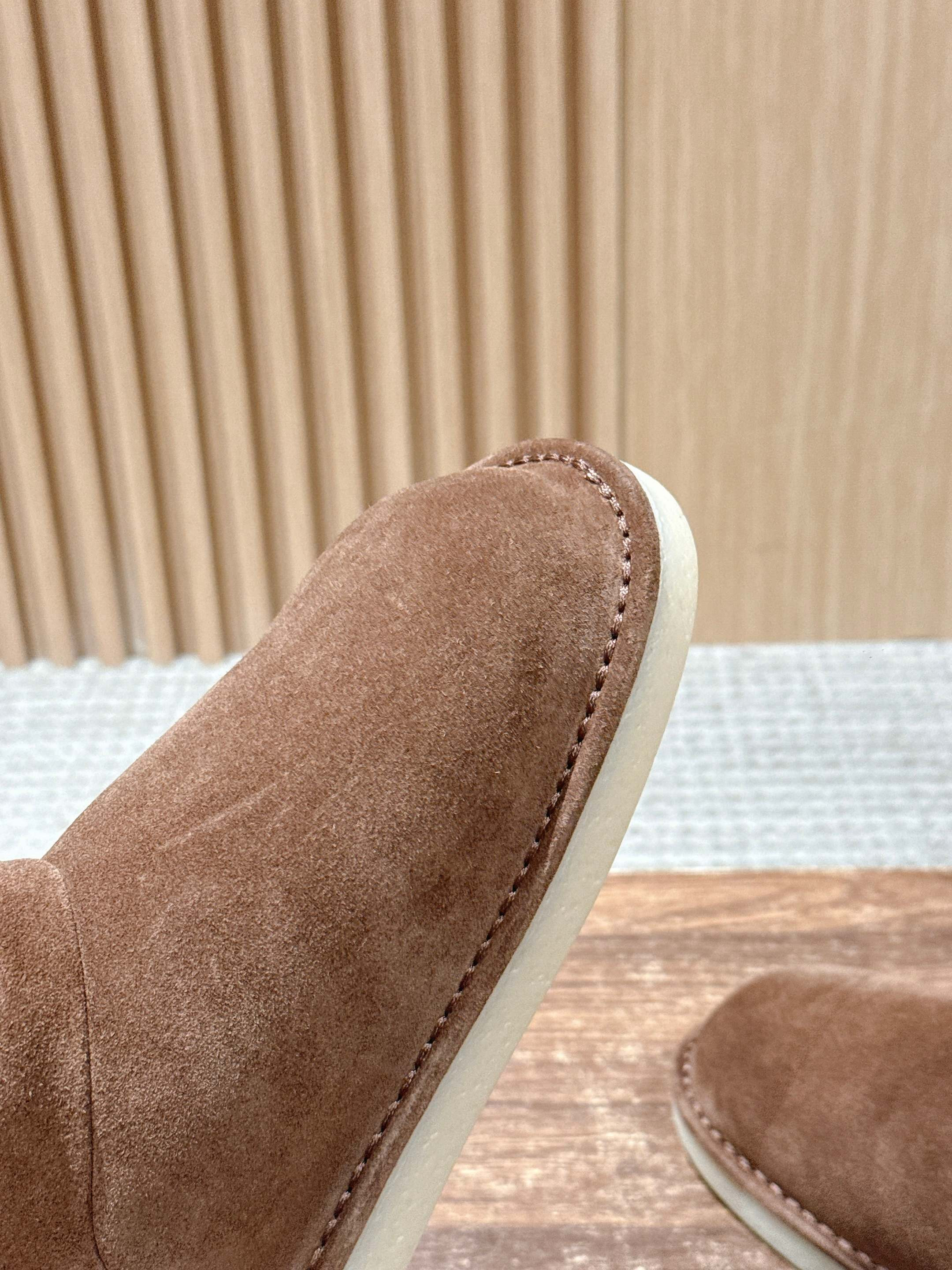 ua M1v M1v suede and shearling booties
