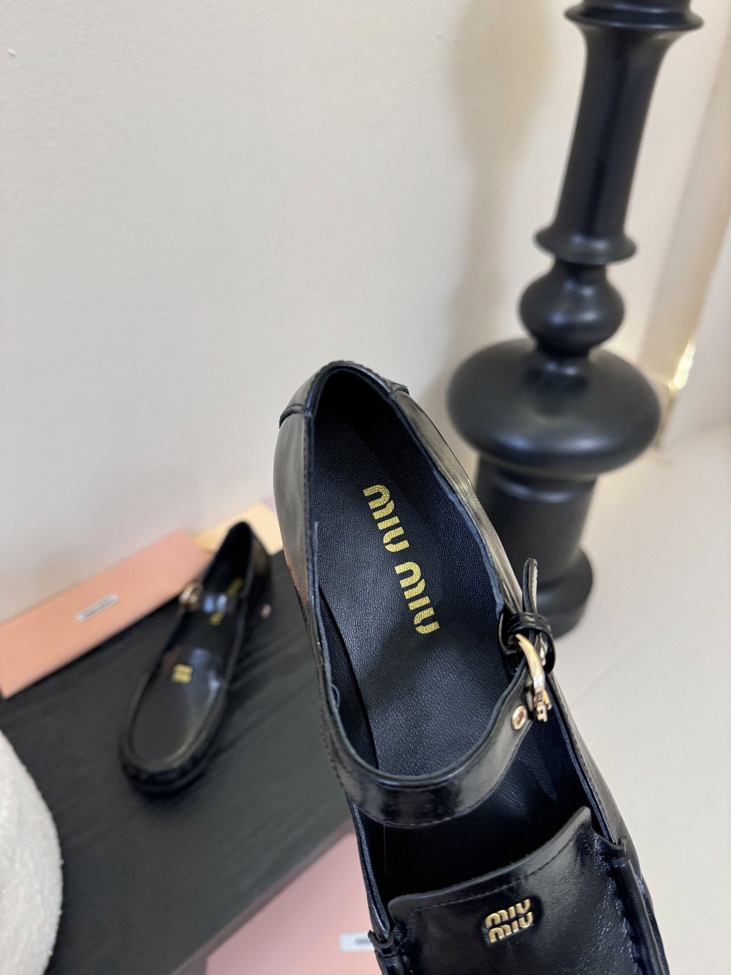ua M1v M1v leather loafers with strap