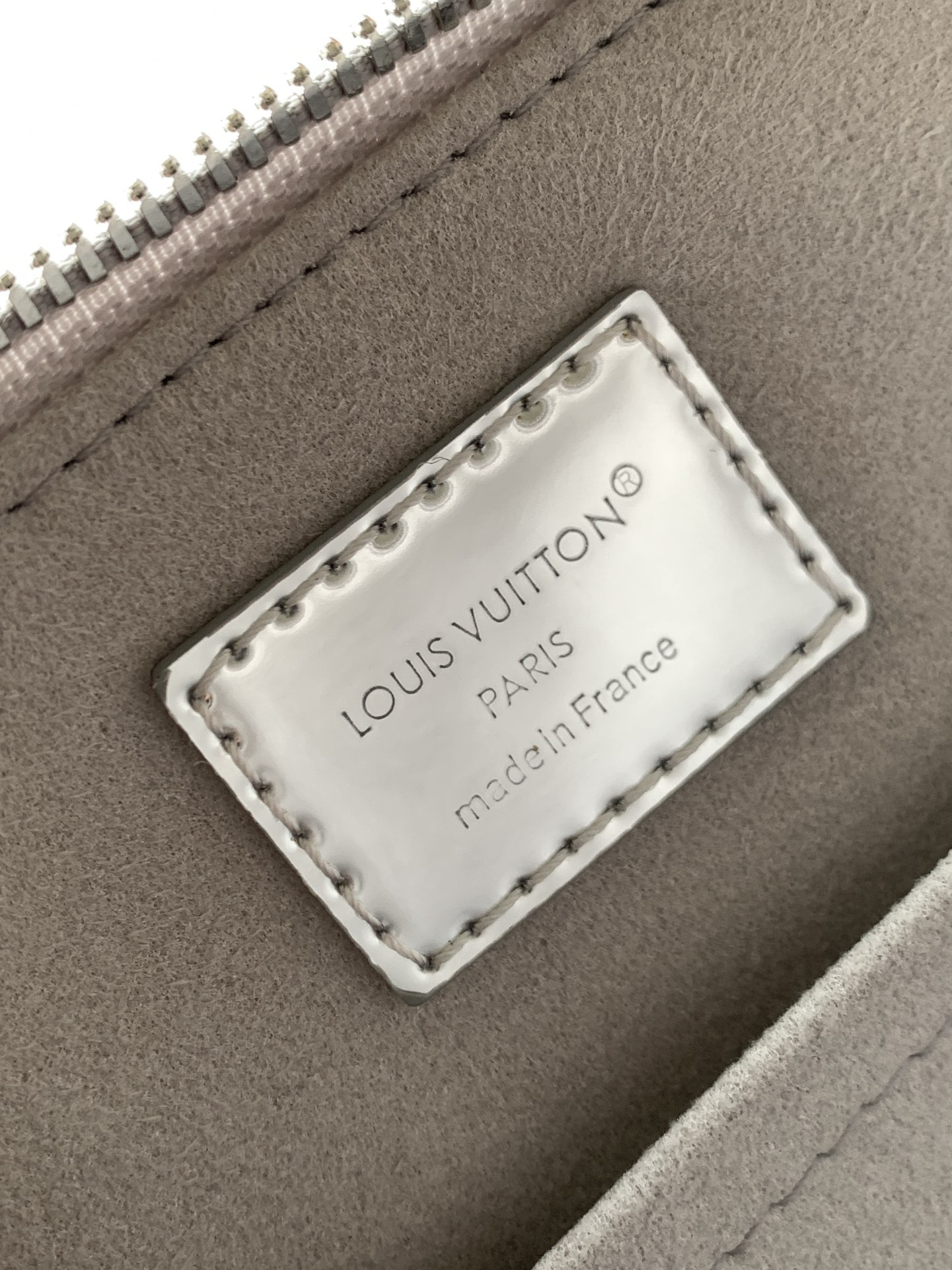 LV Alma BB M26335 23.5x17.5x11.5cm