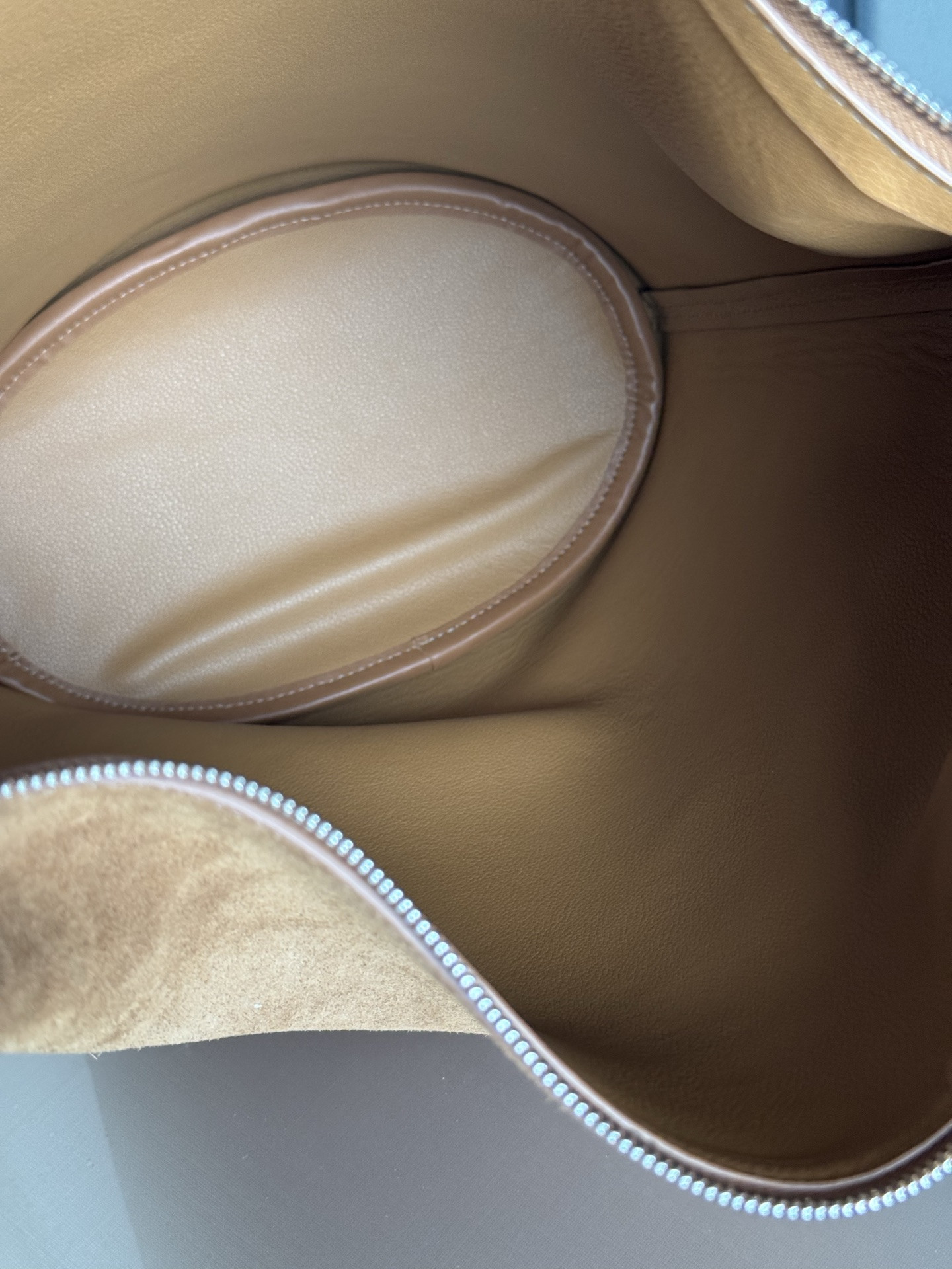 L0ew* loop bucket in suede calfskin 39x39x15.5cm