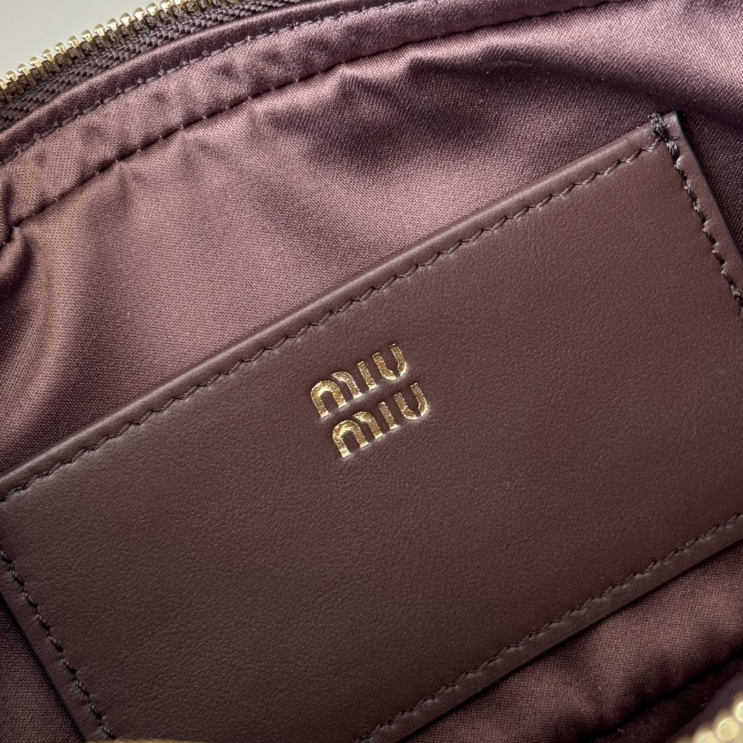 M1v M1v leather pouch 10x20x4.5cm