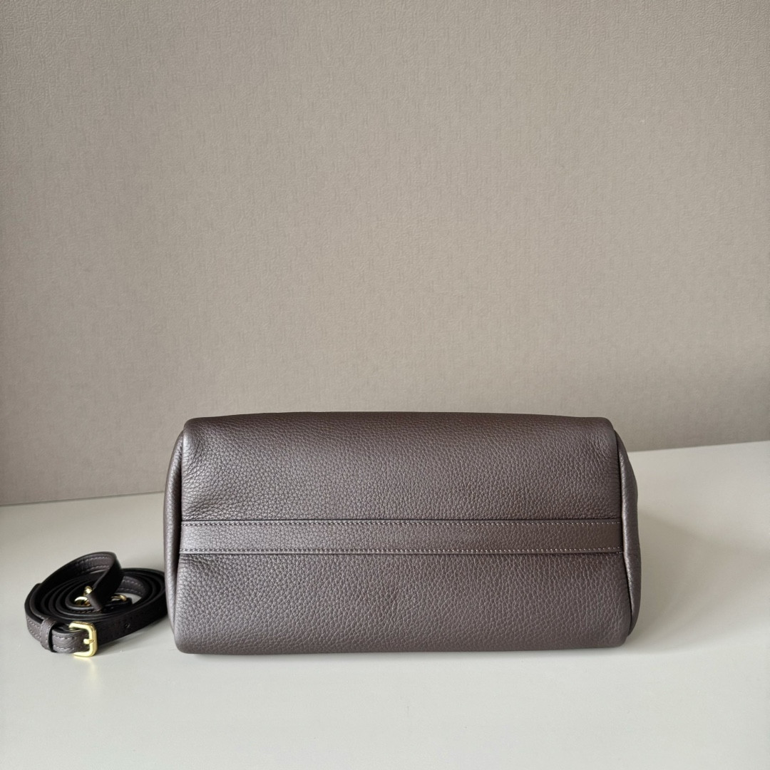 M1v M1v leather handbag 20x25.5x13cm