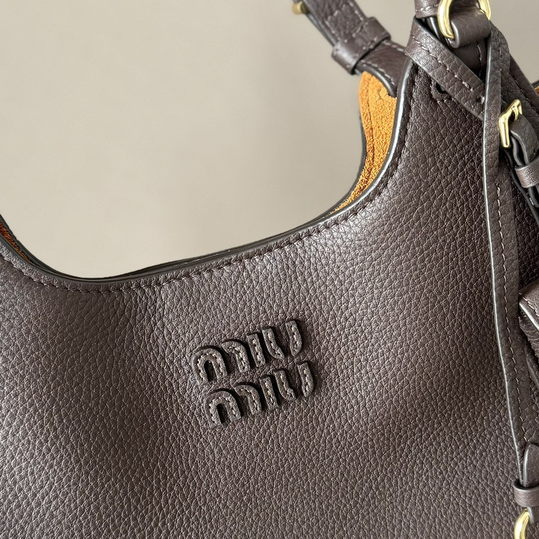 M1v M1v leather handbag 20x25.5x13cm