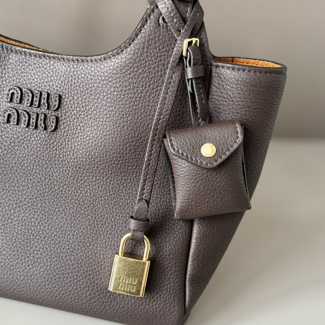 M1v M1v leather handbag 20x25.5x13cm