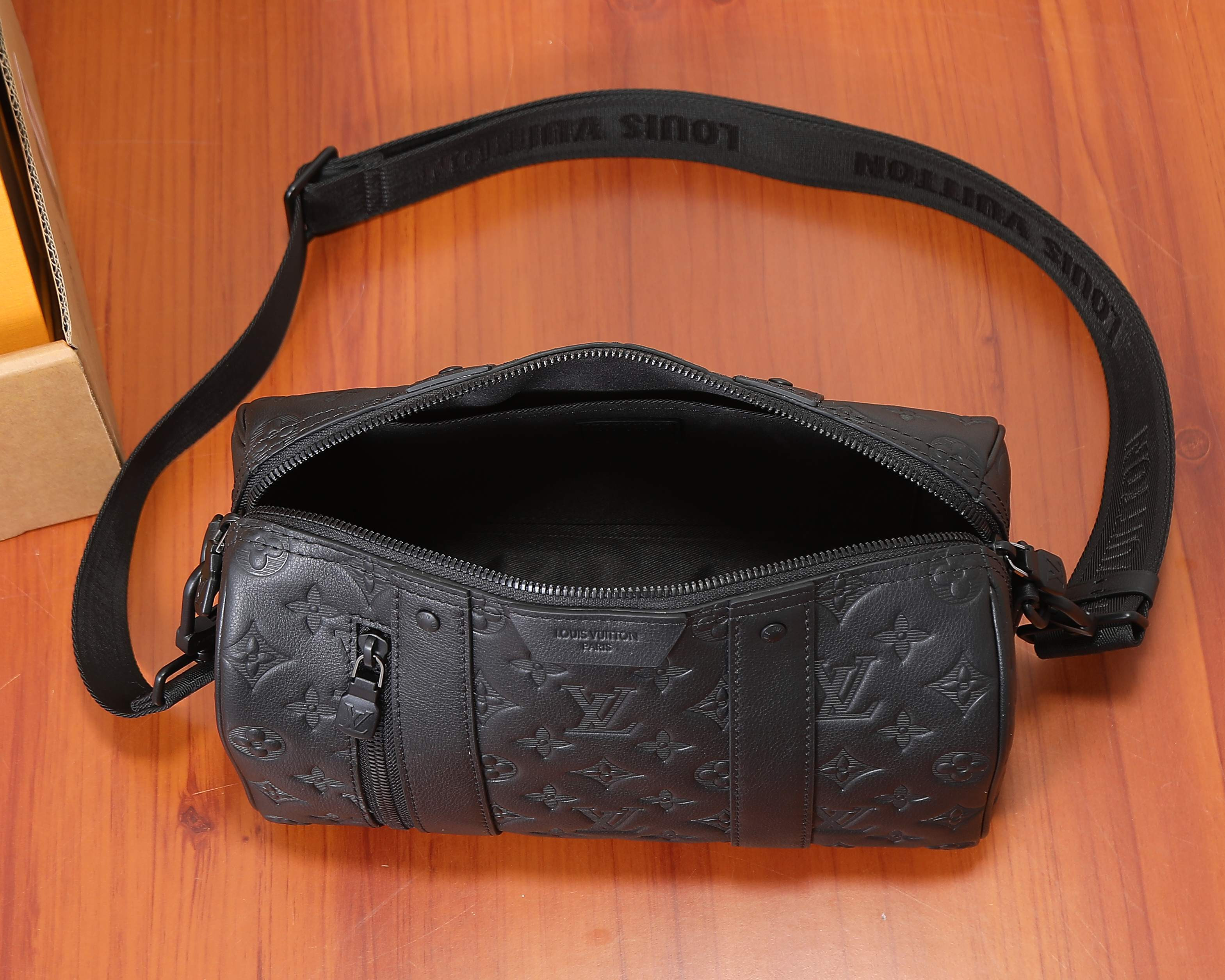 LV City Keepall M26750 27.5x16.5x15cm