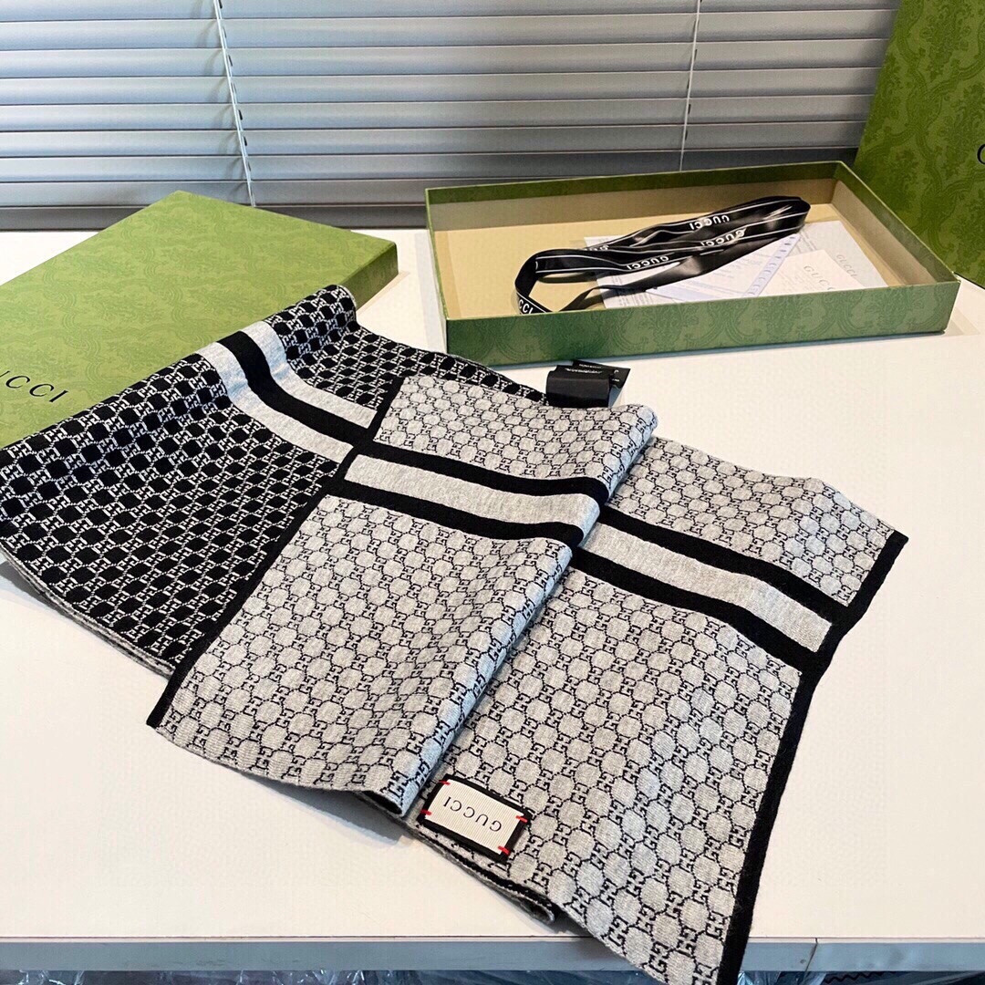 G*u*i scarf 32x180cm