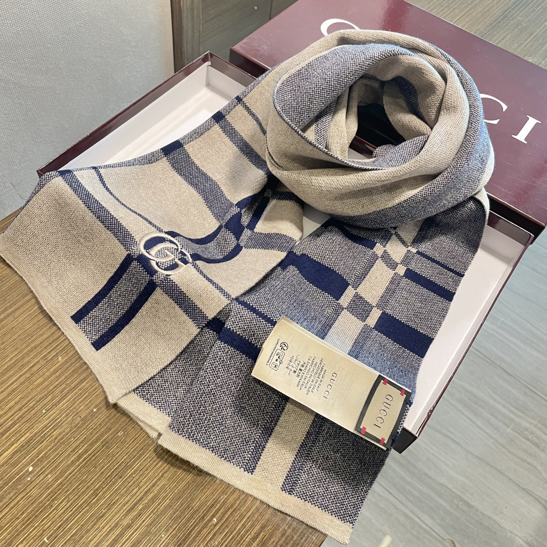 G*u*i scarf 32x190cm