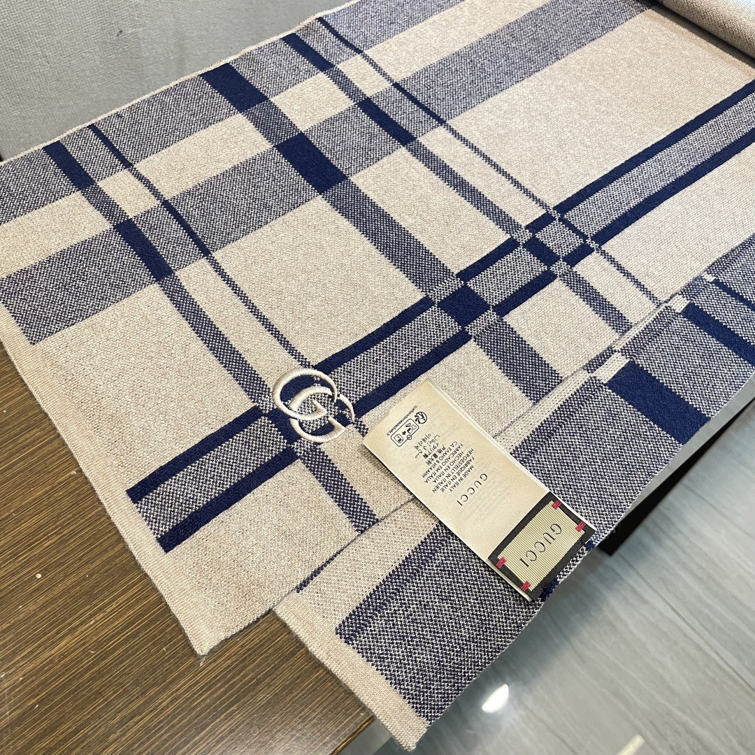 G*u*i scarf 32x190cm
