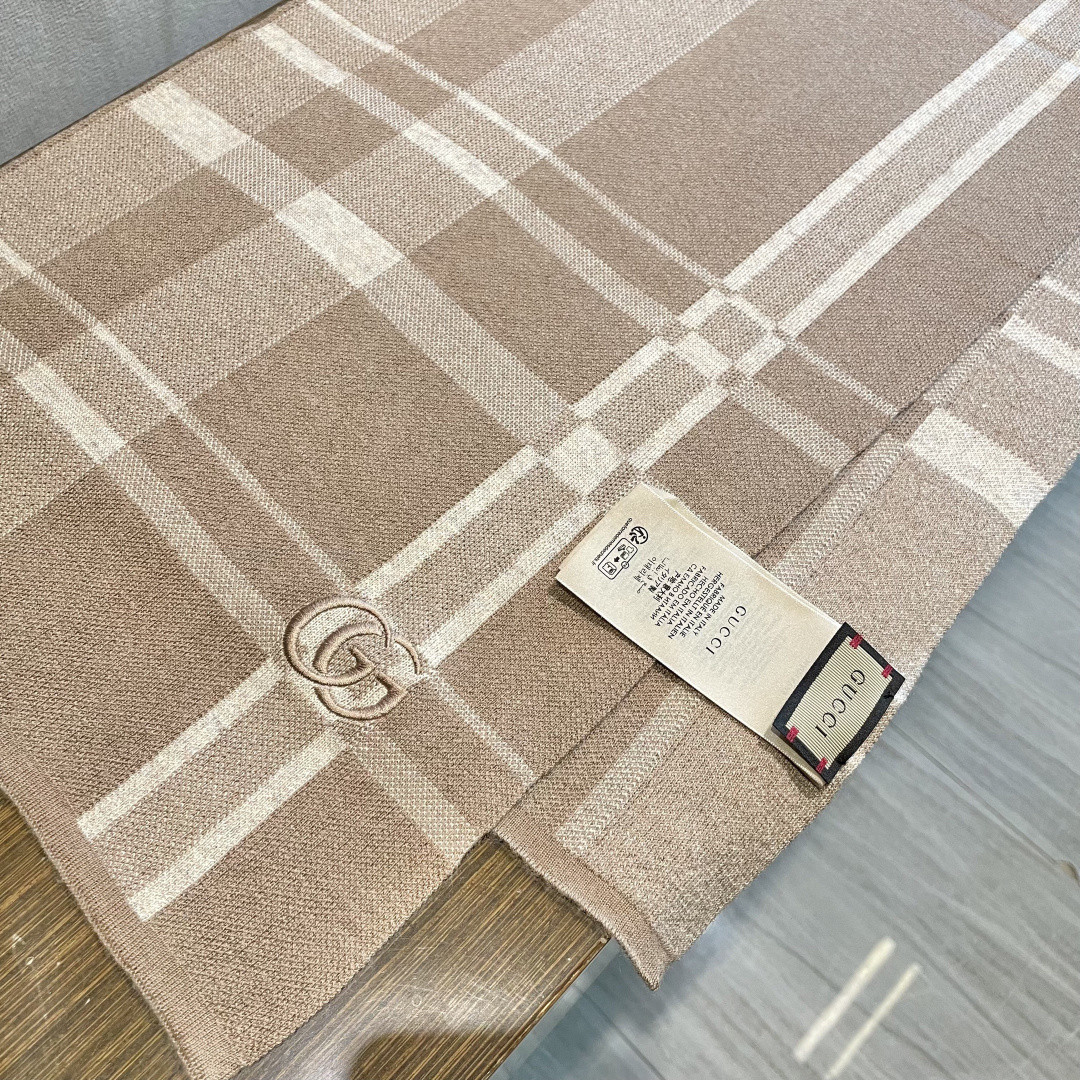 G*u*i scarf 32x190cm