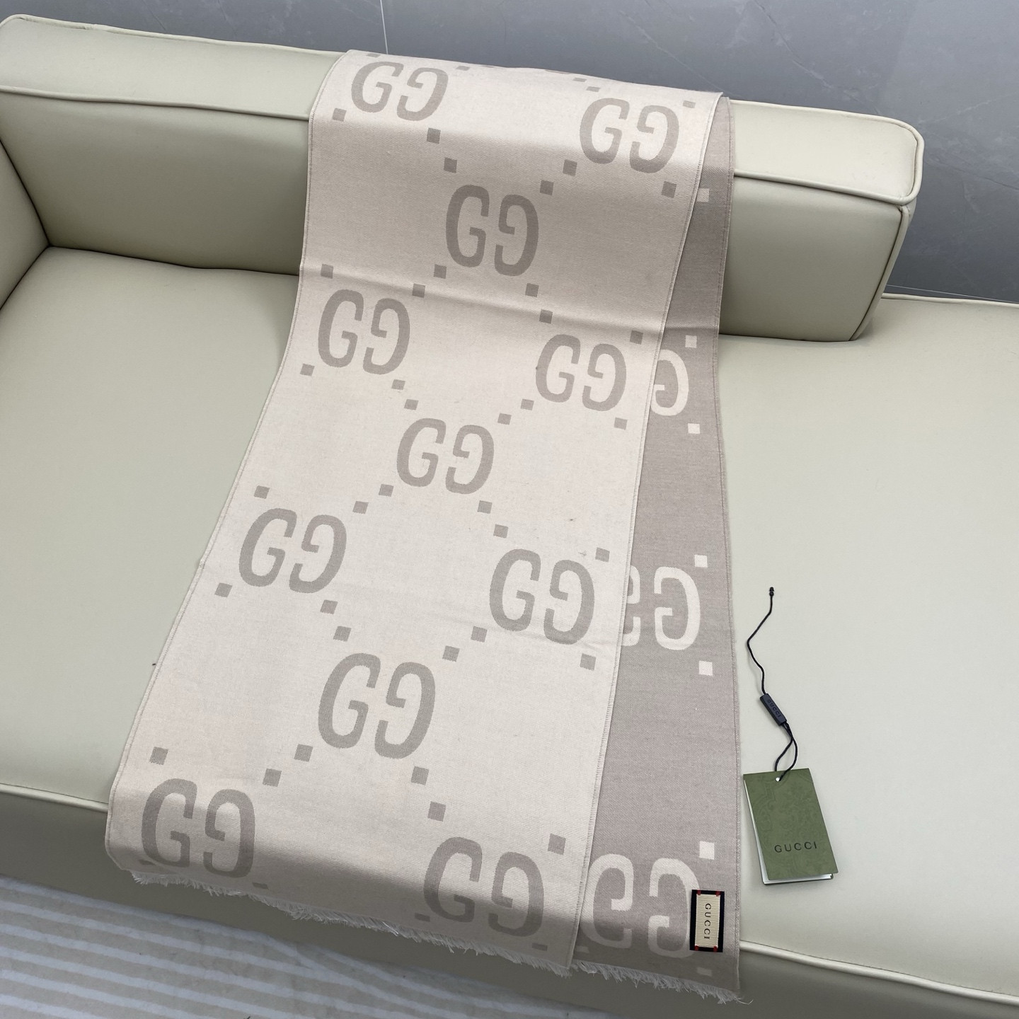 G*u*i scarf 190x35cm