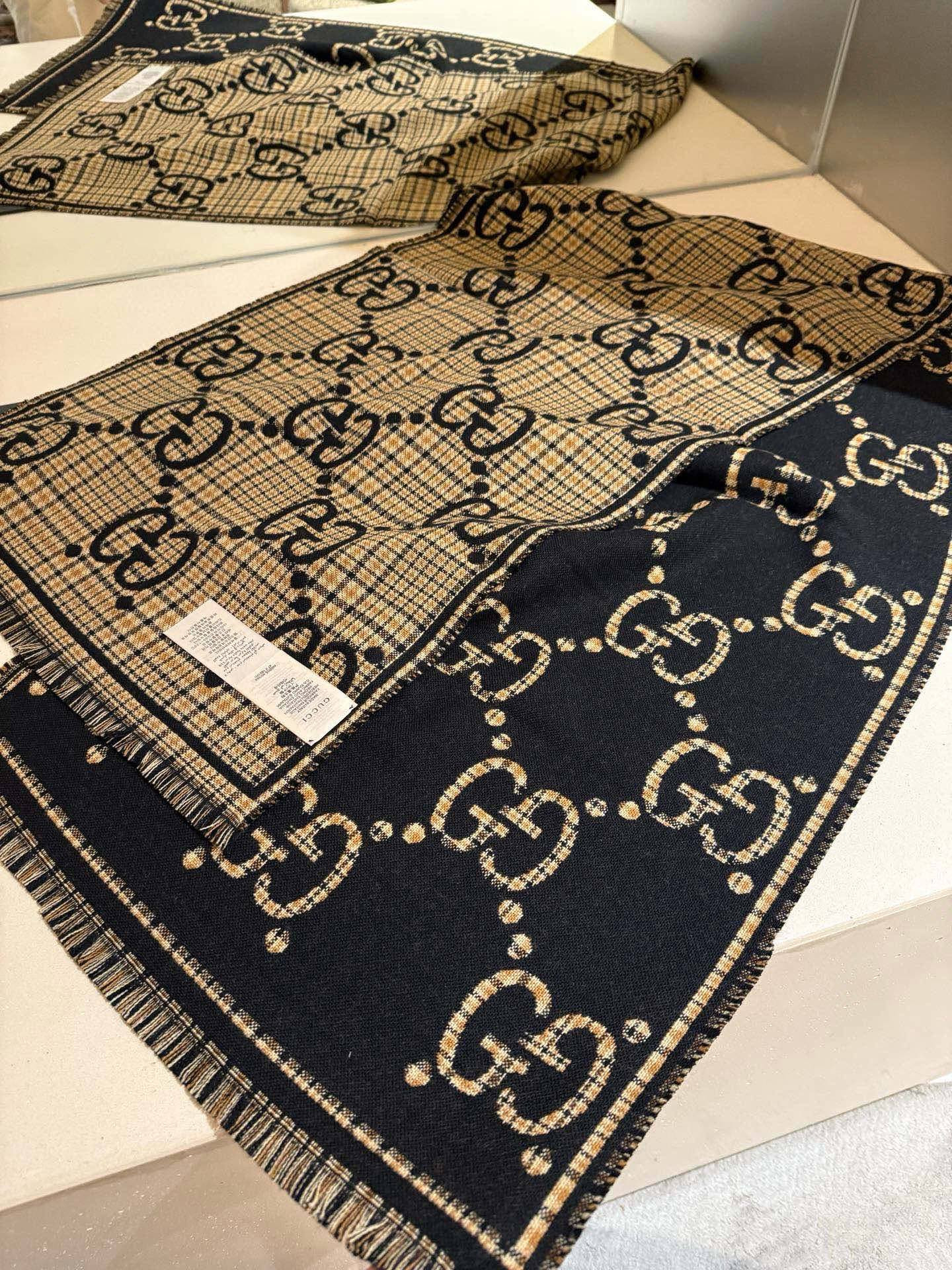 G*u*i scarf 47x180cm