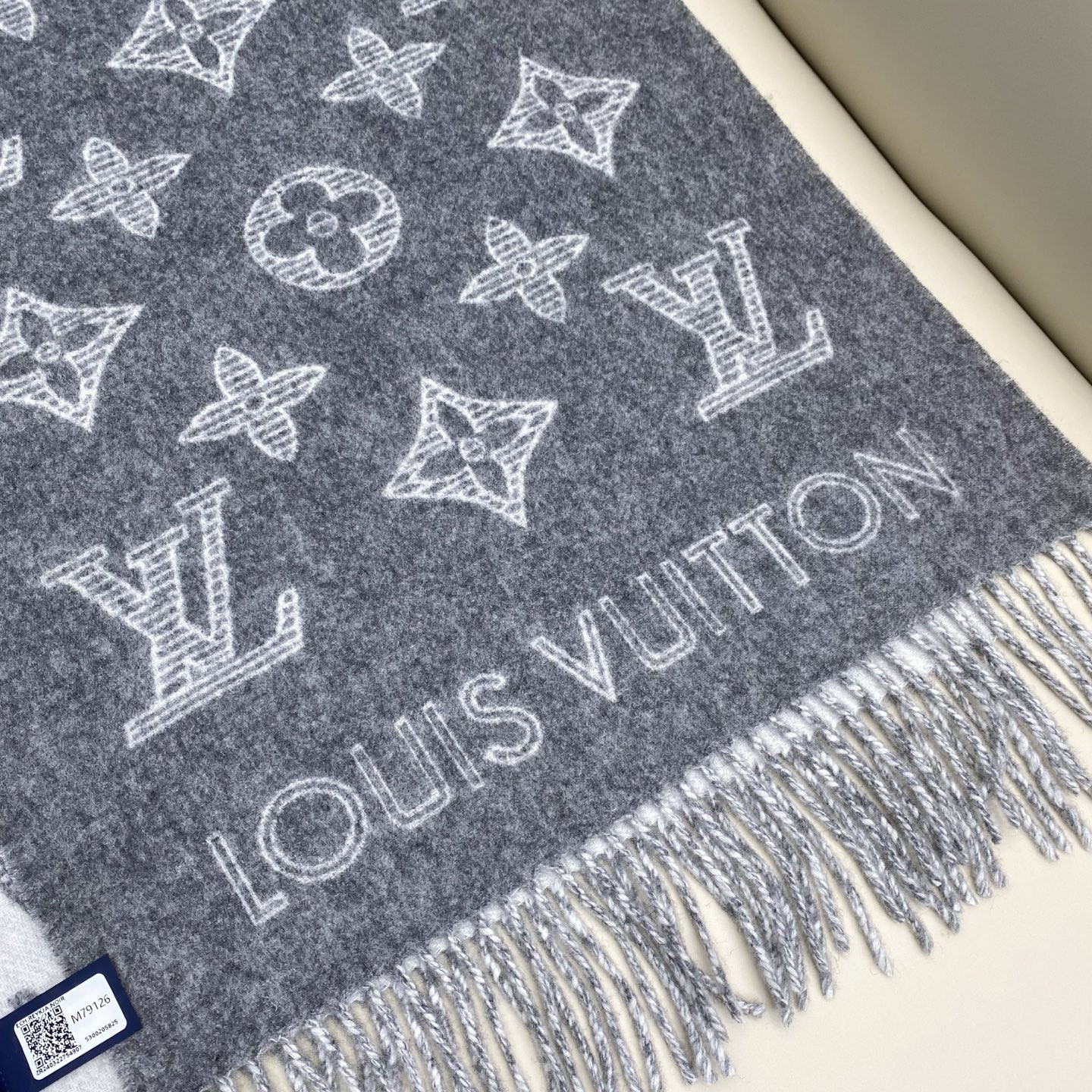 l0*is V*t0n monogram shadow scarf 40x200cm