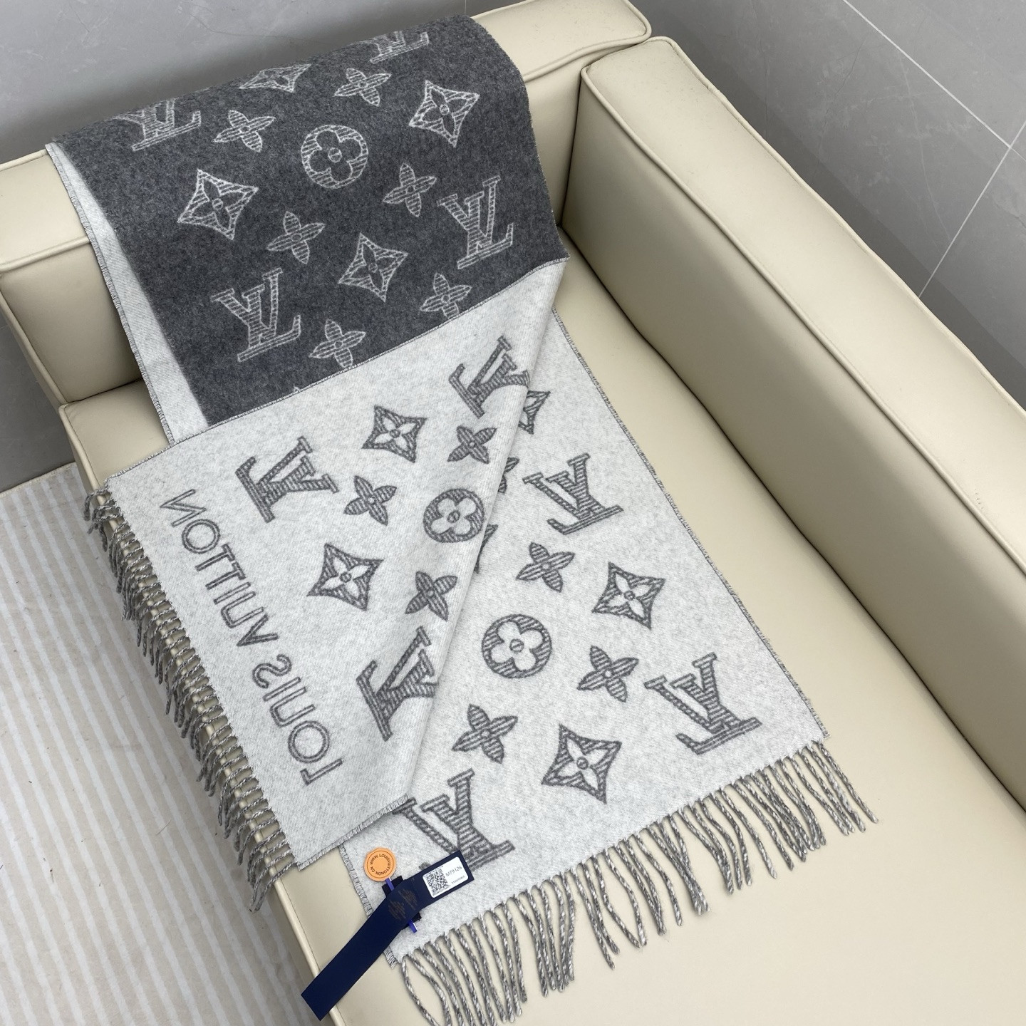l0*is V*t0n monogram shadow scarf 40x200cm