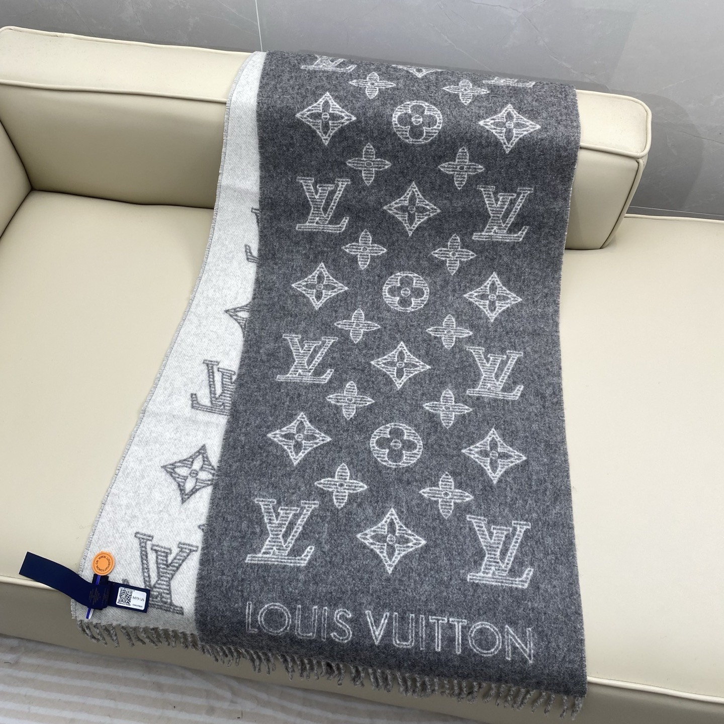 l0*is V*t0n monogram shadow scarf 40x200cm