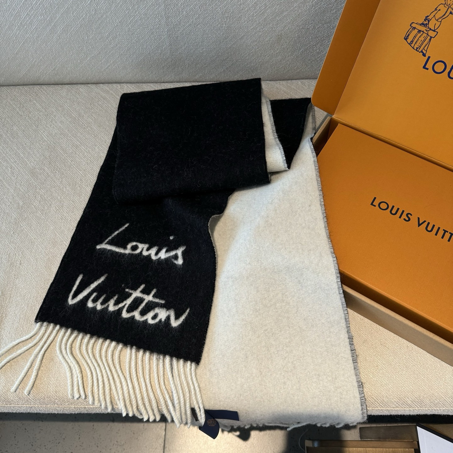 l0*is V*t0n scarf 25x220cm