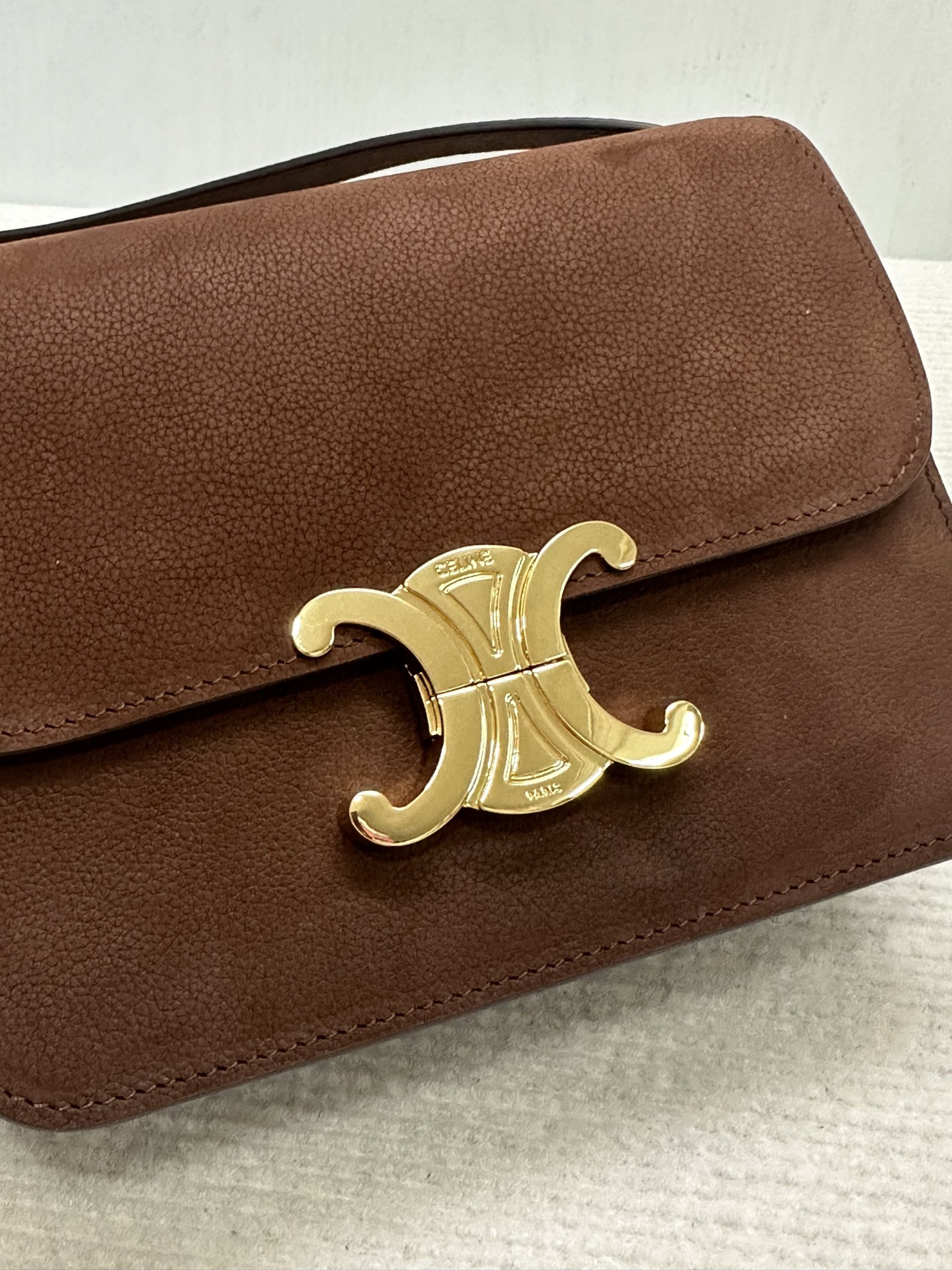 Ce**e teen triomphe bag in grained nubuck calfskin 18.5x13.5x7cm