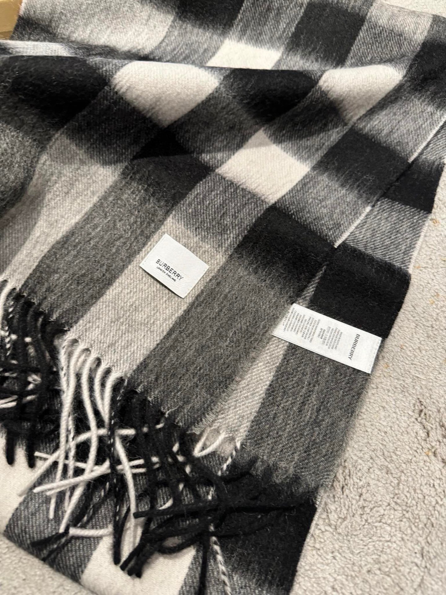 B**rry scarf 35x180cm