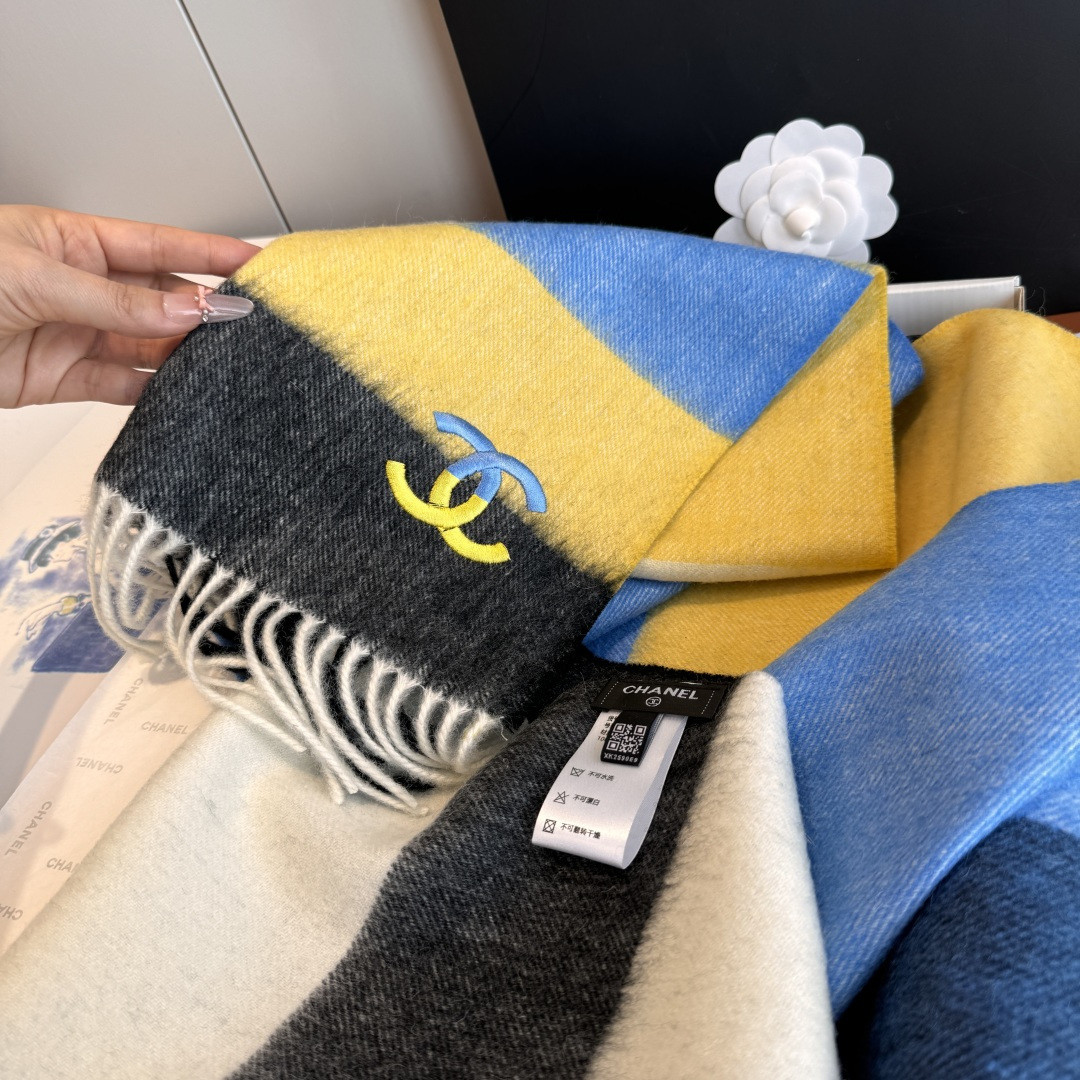 Ch*el scarf 30x200cm 100% lamb