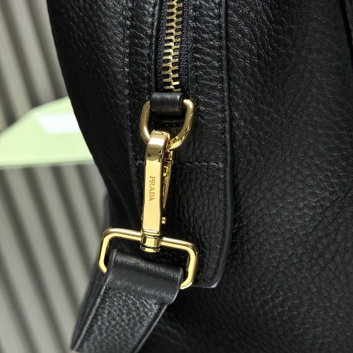 Pra*a large leather top-handle bag 22x33x14cm