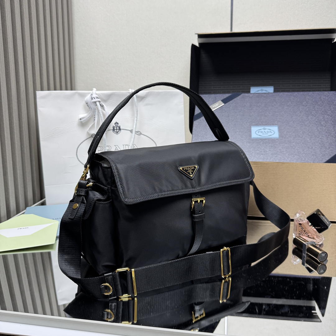 Pra*a explore large re-nylon shoulder bag with flap 19x37.5x12cm