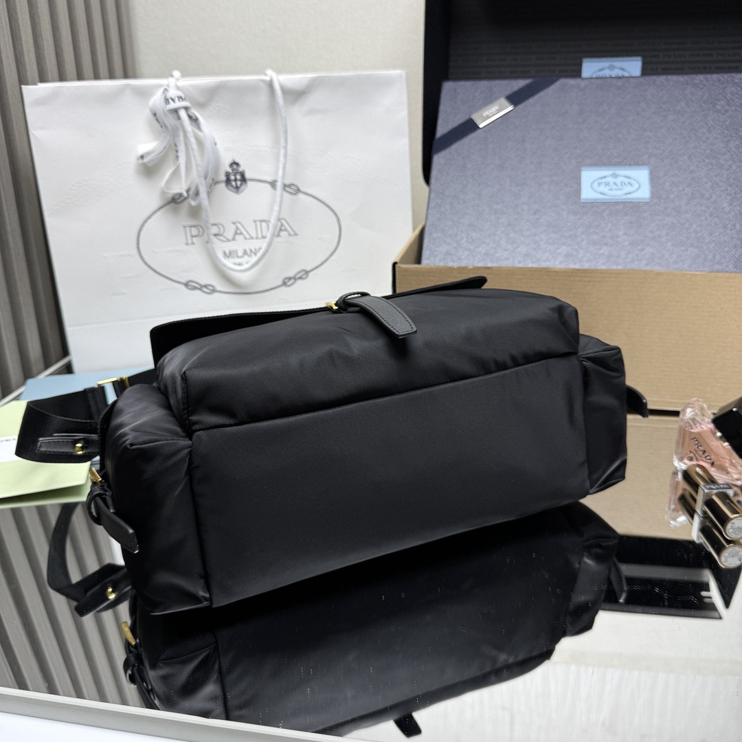 Pra*a explore large re-nylon shoulder bag with flap 19x37.5x12cm