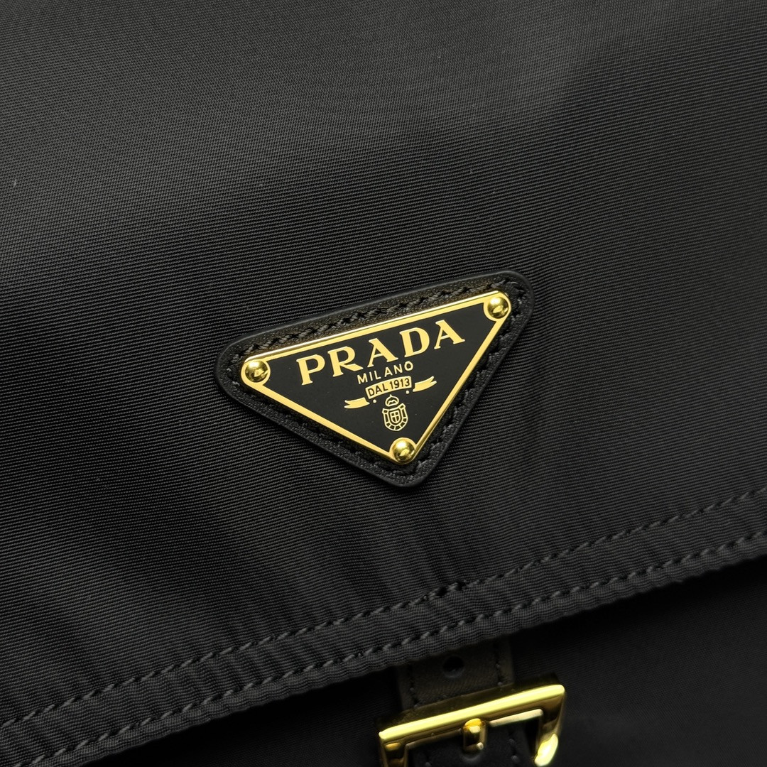 Pra*a explore large re-nylon shoulder bag with flap 19x37.5x12cm