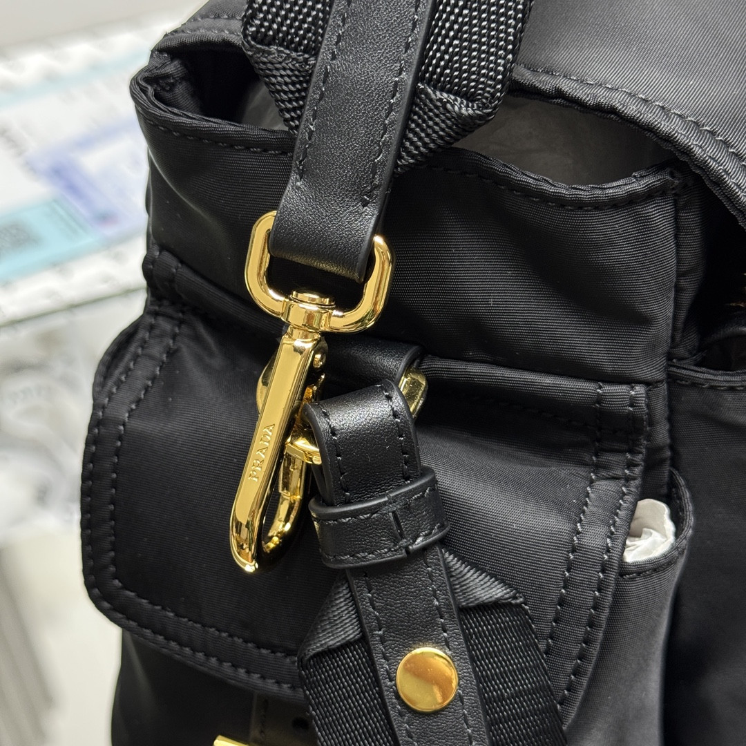 Pra*a explore large re-nylon shoulder bag with flap 19x37.5x12cm