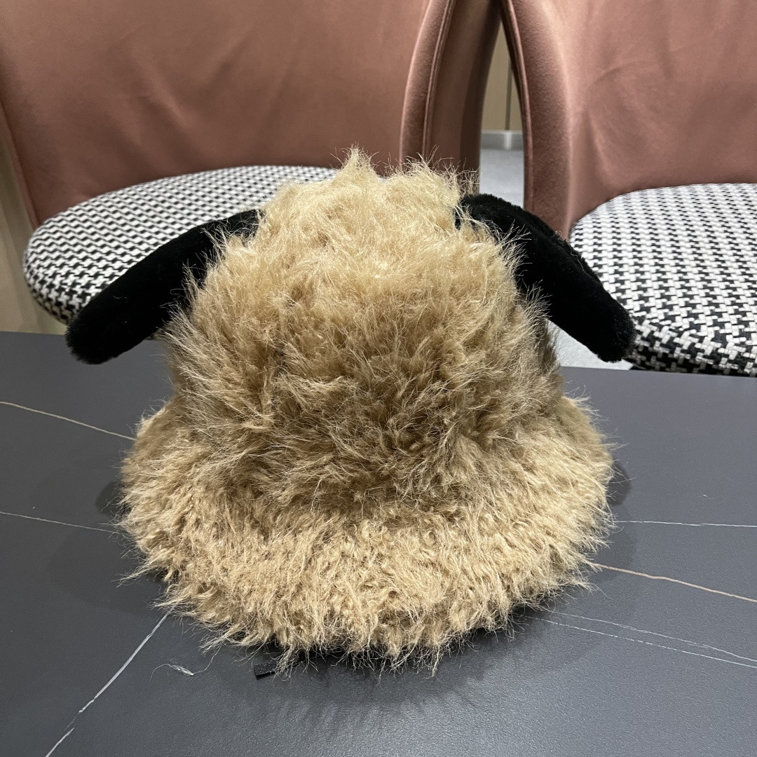 Ba*len*cia*ga furry dog beanie