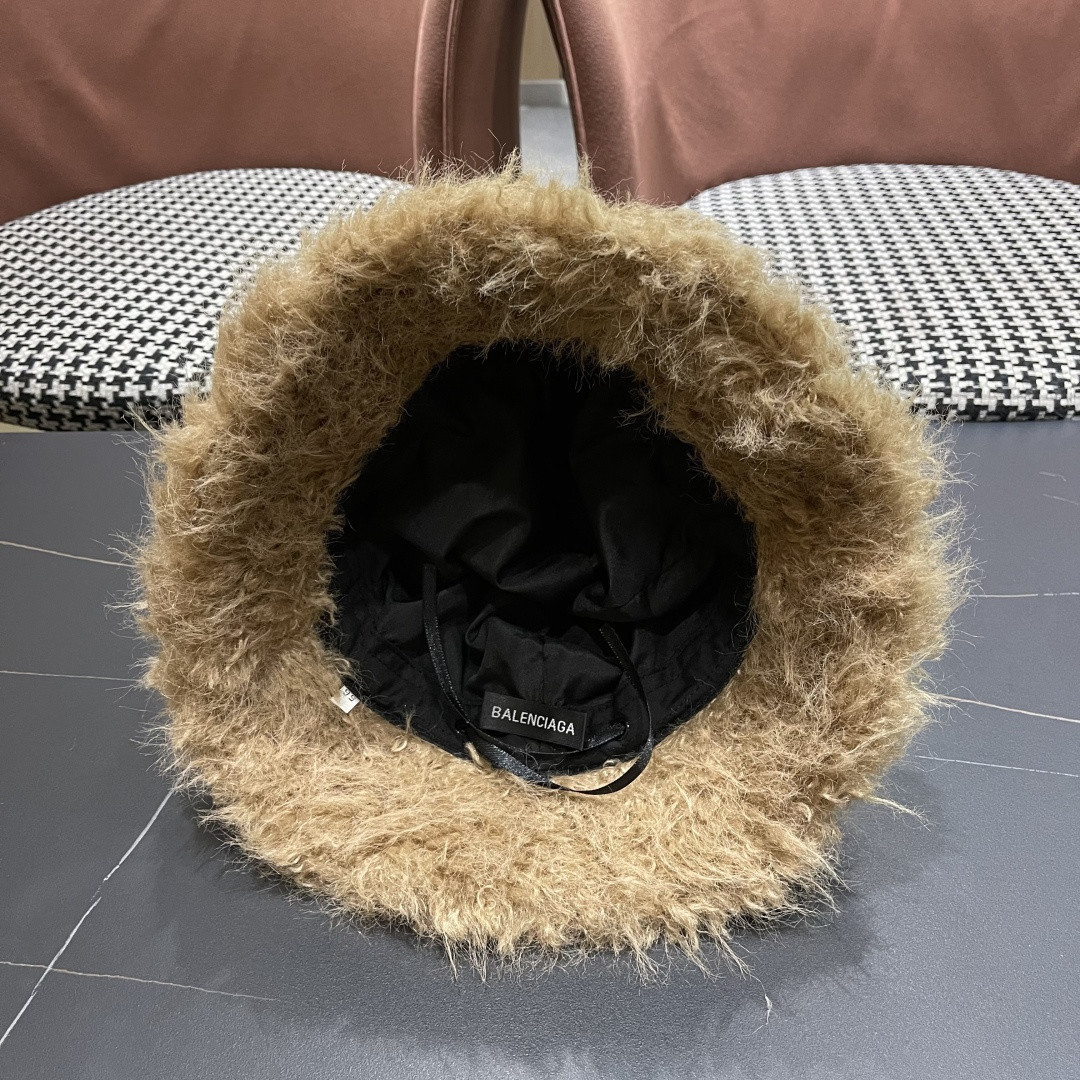Ba*len*cia*ga furry dog beanie