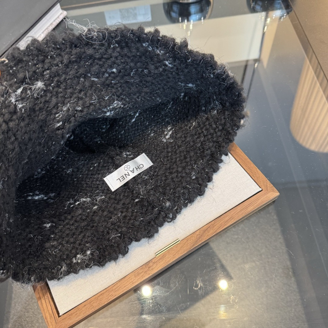Ch*el knit bucket hat