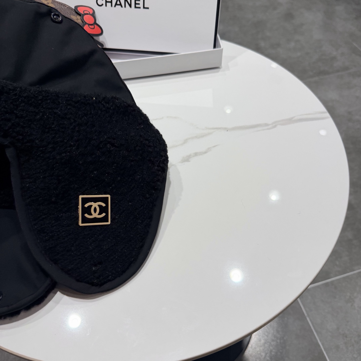 Ch*el hat