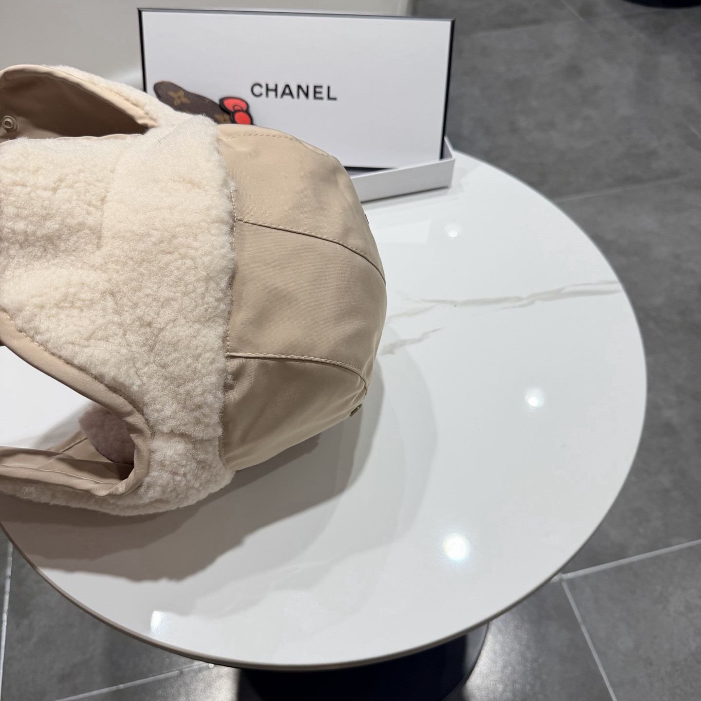 Ch*el hat
