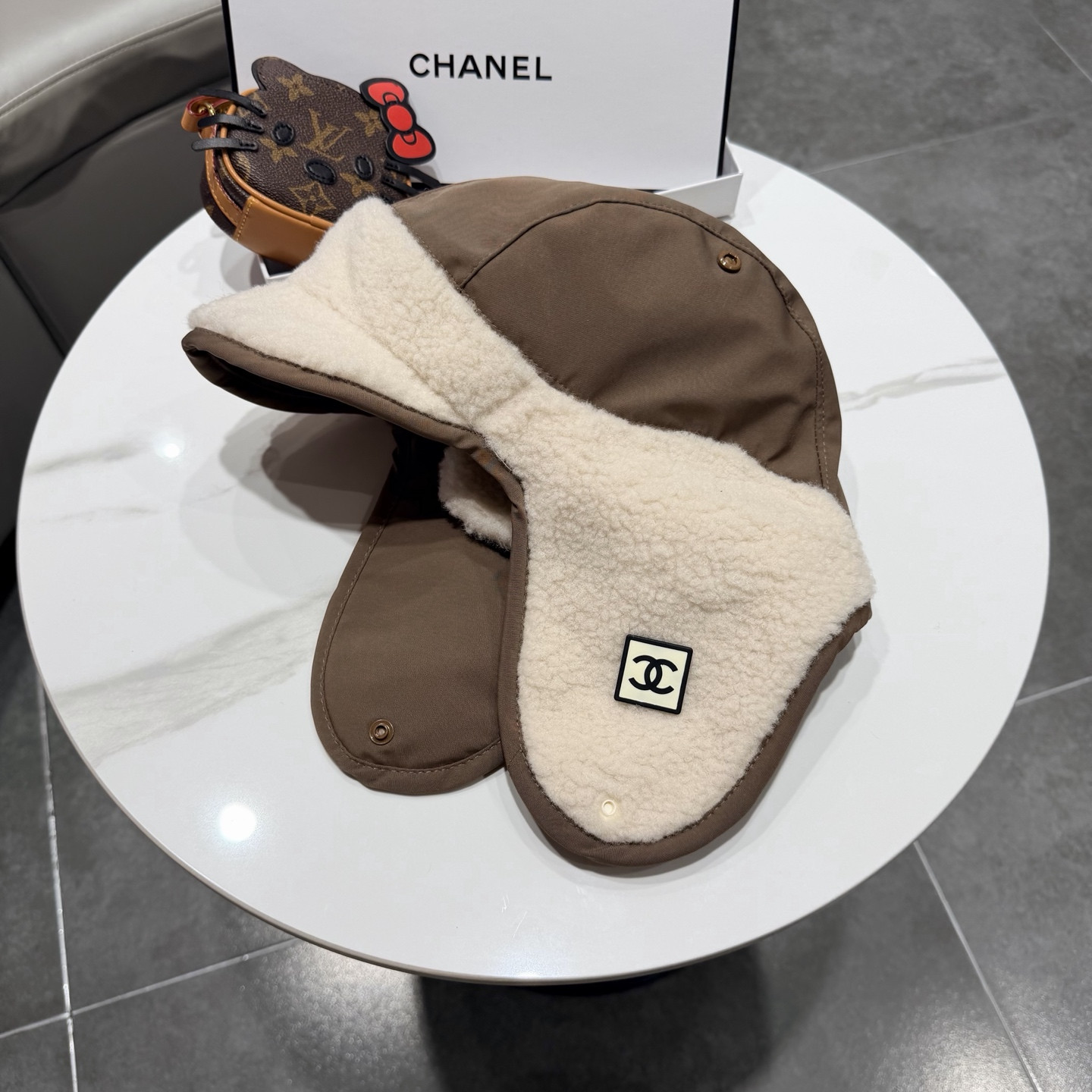 Ch*el hat