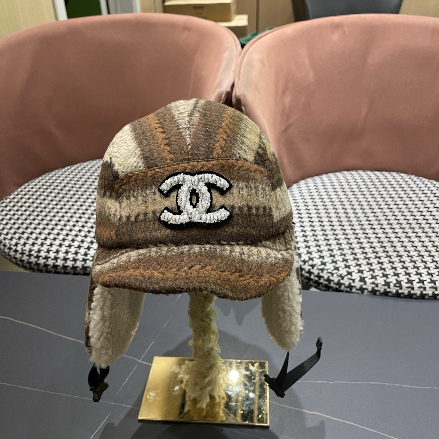 Ch*el trapper hat