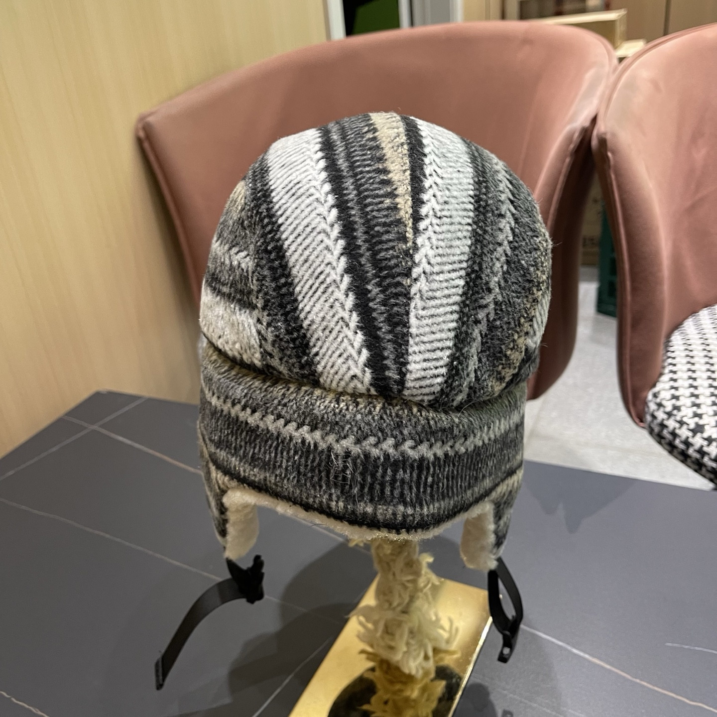 Ch*el trapper hat