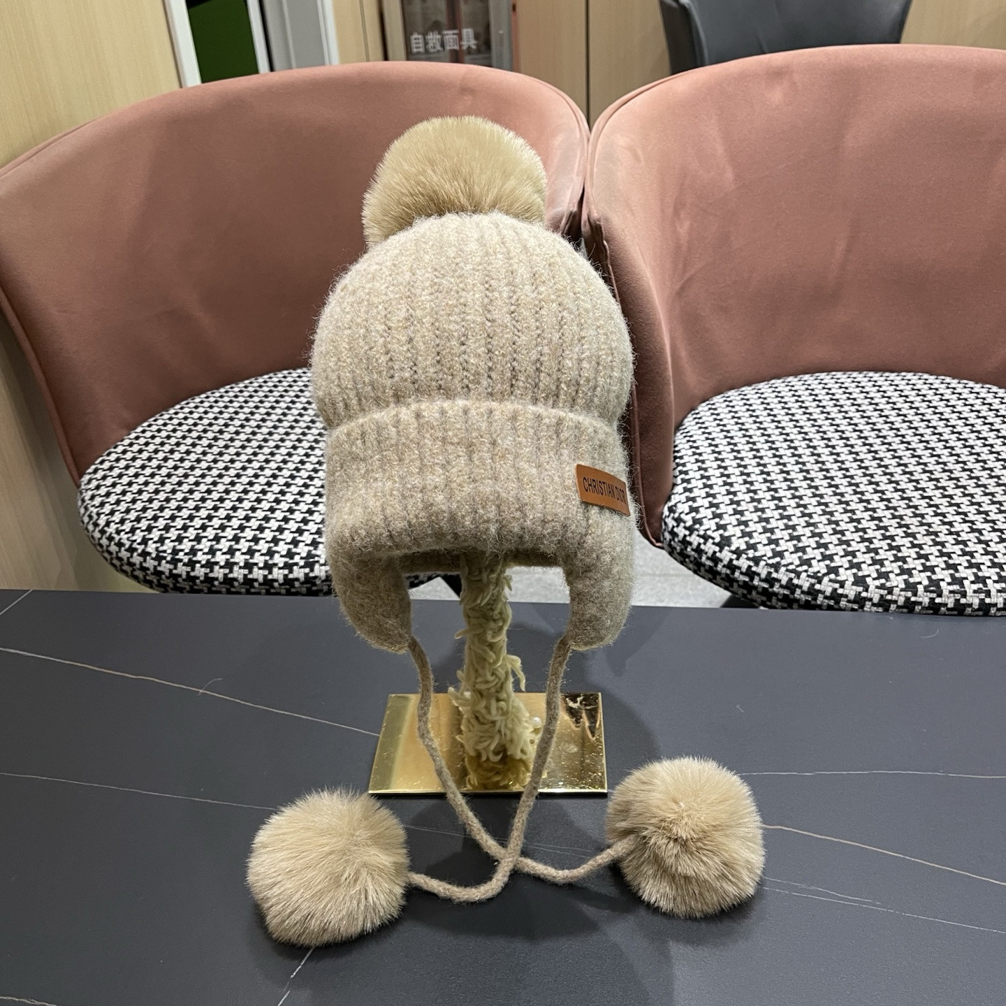 D*or trapper hat