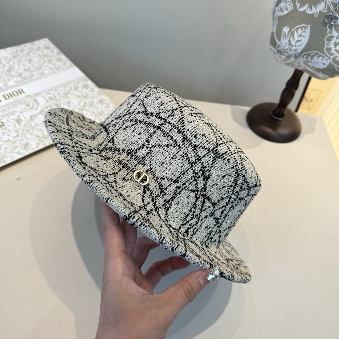 D*or small brim bucket hat 57cm head circumference