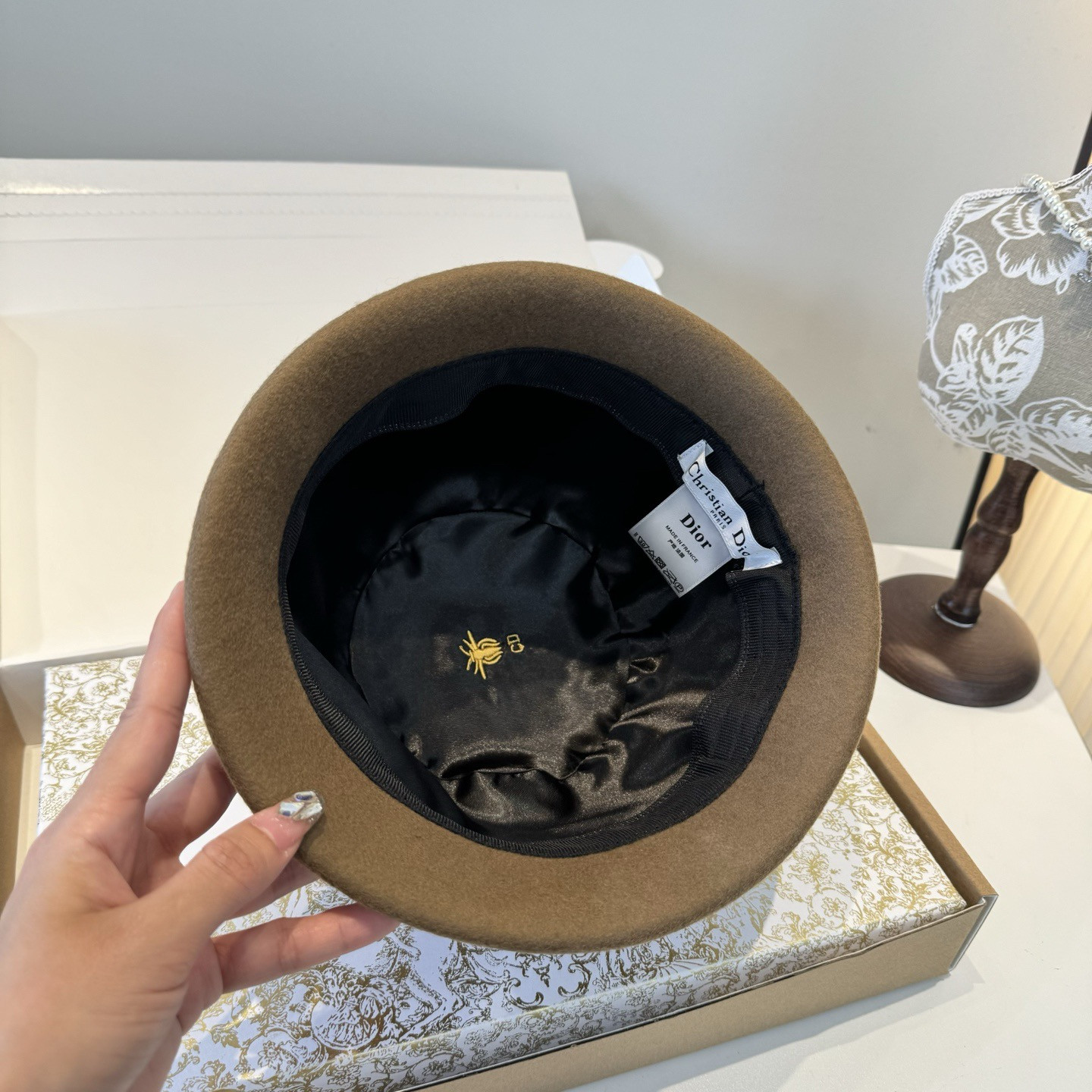 D*or wool felt bucket hat