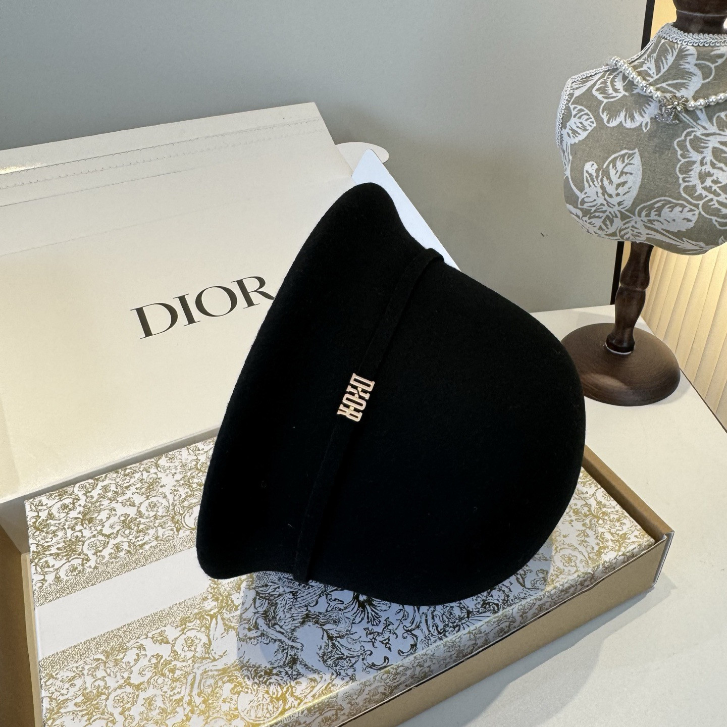 D*or wool felt bucket hat